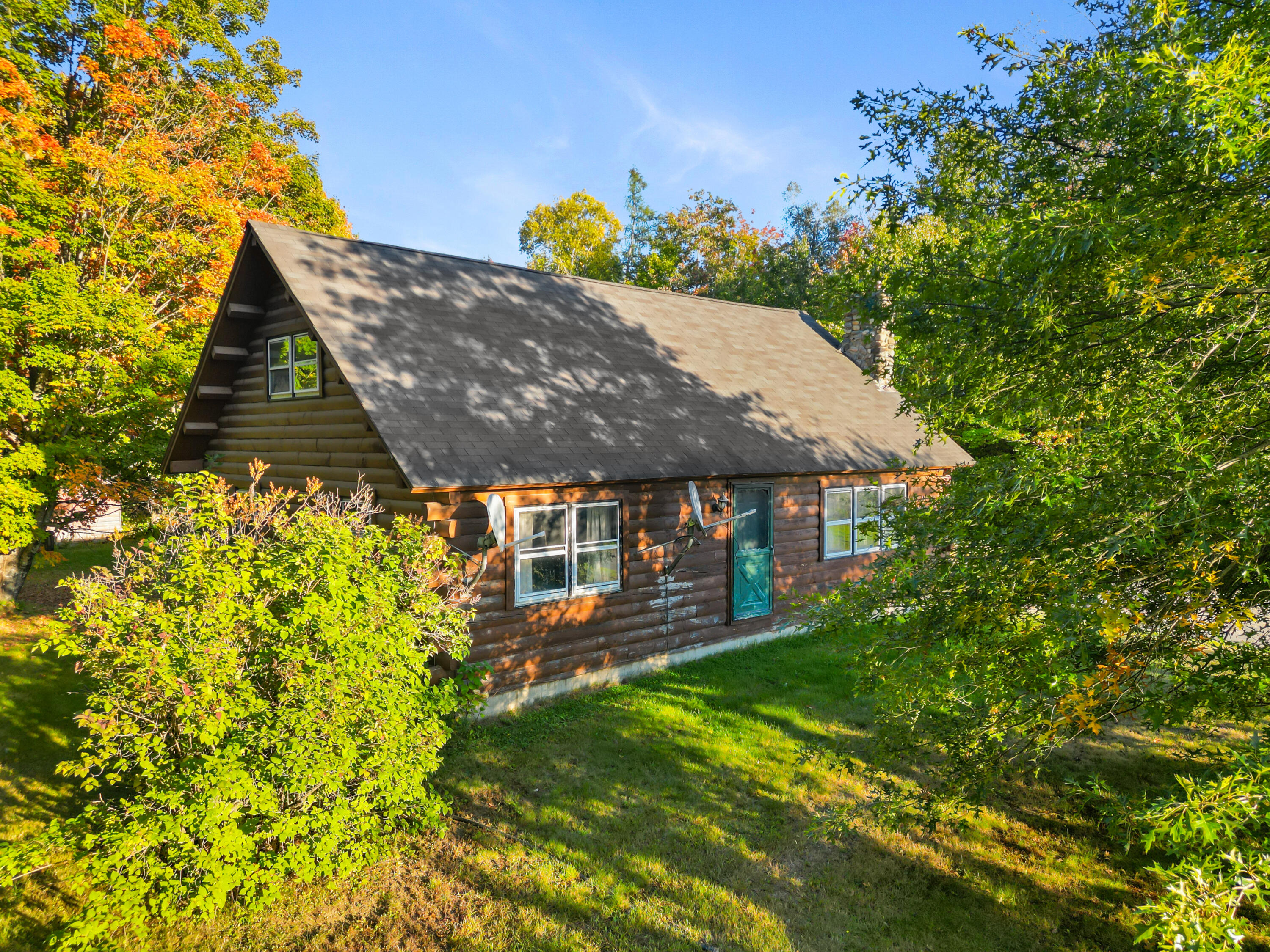 723 Middle Road Property Photo 1