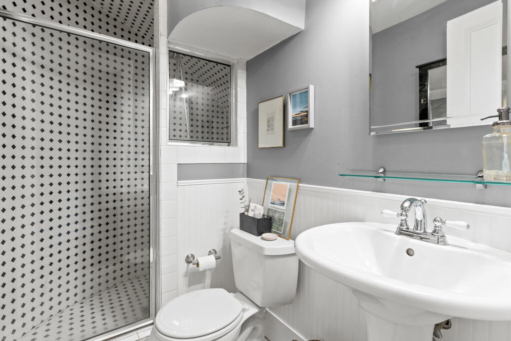 27 Pine Street 7 Property Photo 6