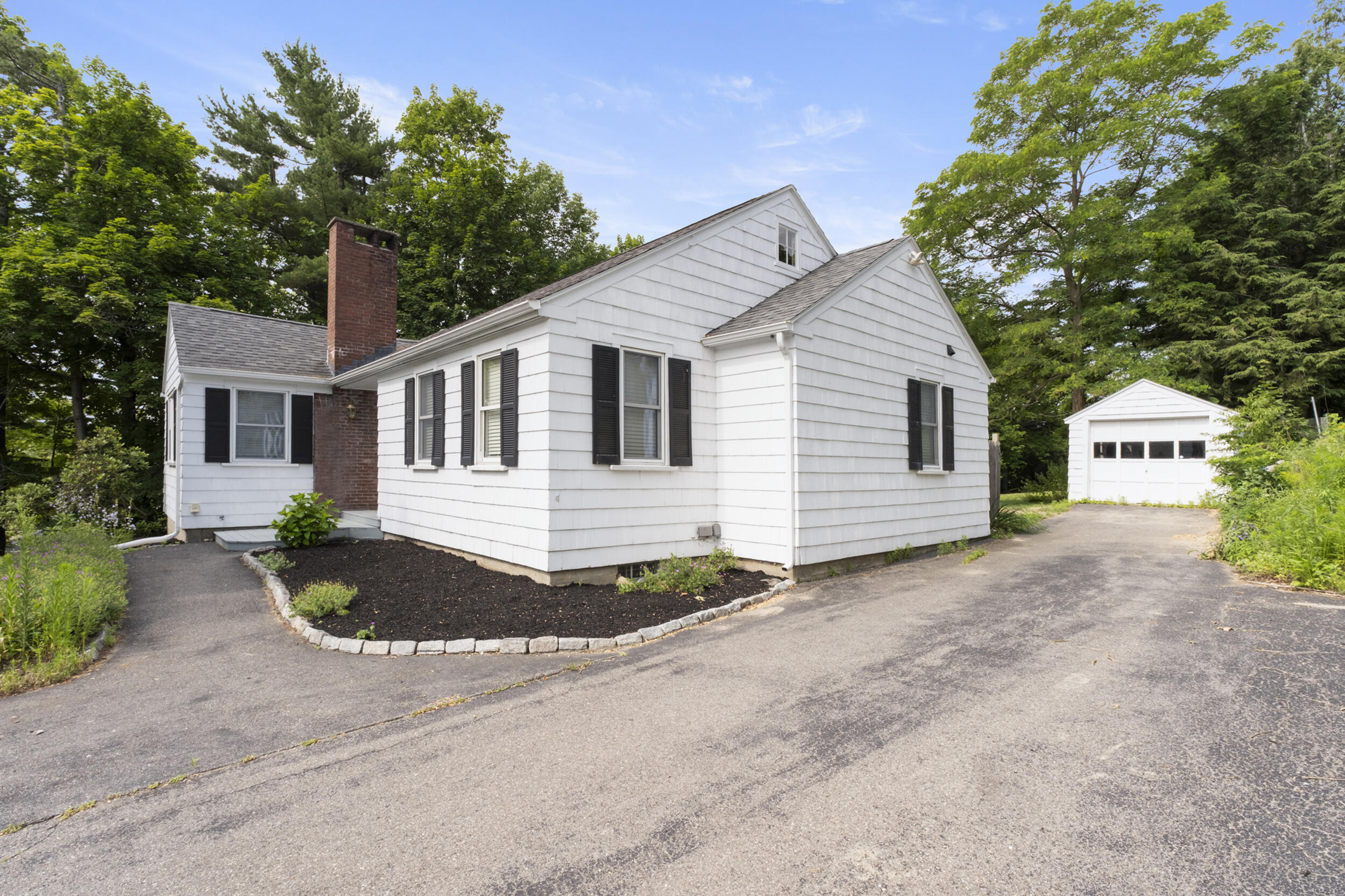 10 Blaine Avenue Property Photo 3