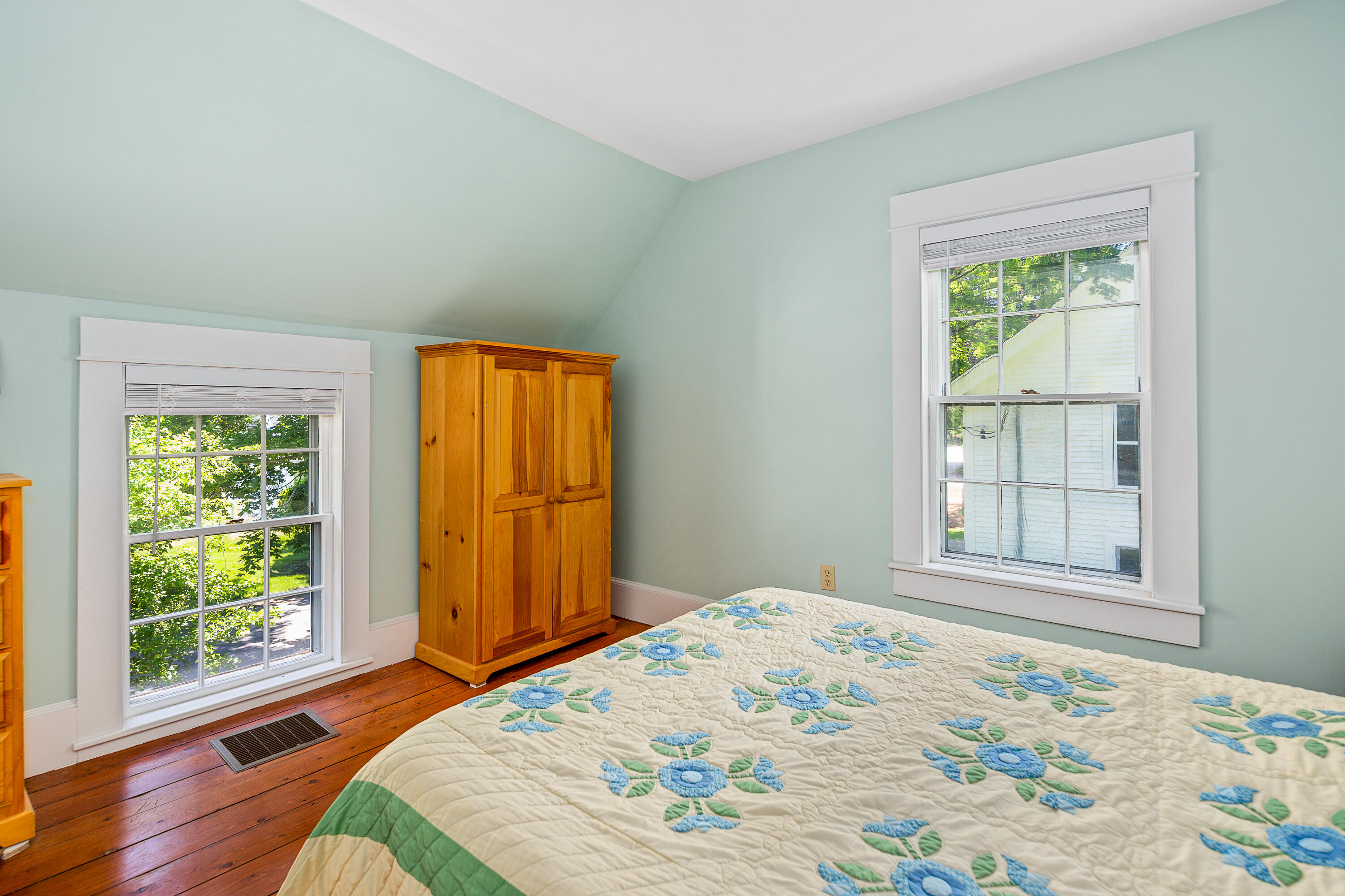 125 Russell Avenue Property Photo 23