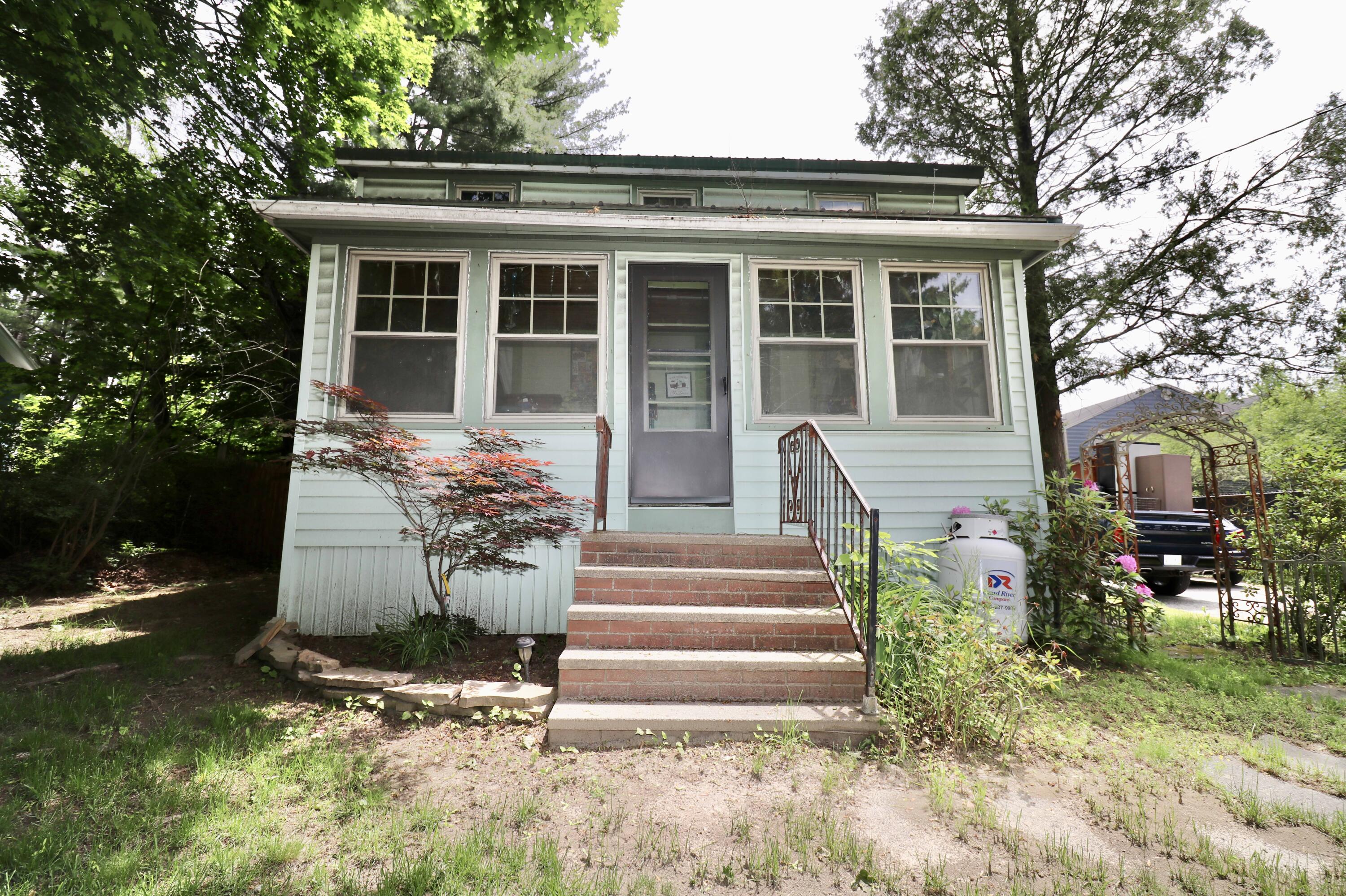 705 Riverside Street Property Photo 2
