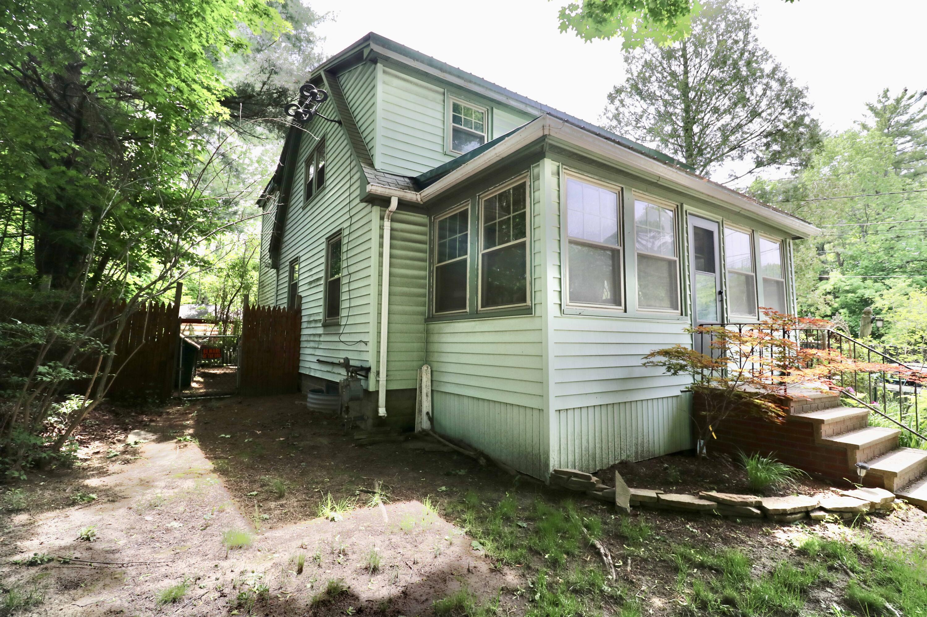 705 Riverside Street Property Photo 3