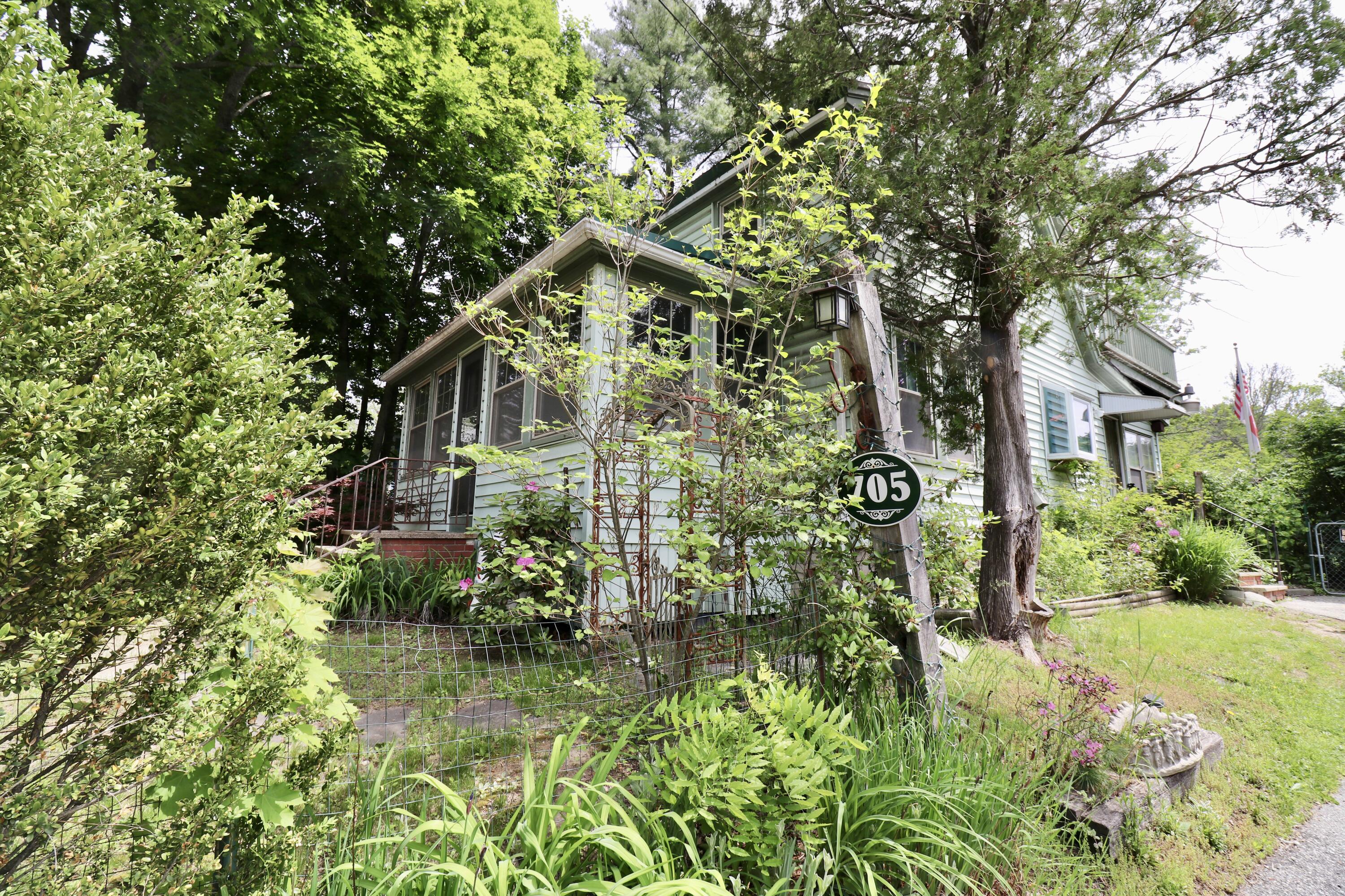 705 Riverside Street Property Photo 4