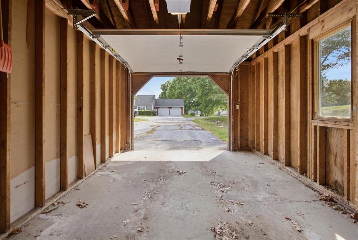 6 Colonial Way 6 Property Photo 6