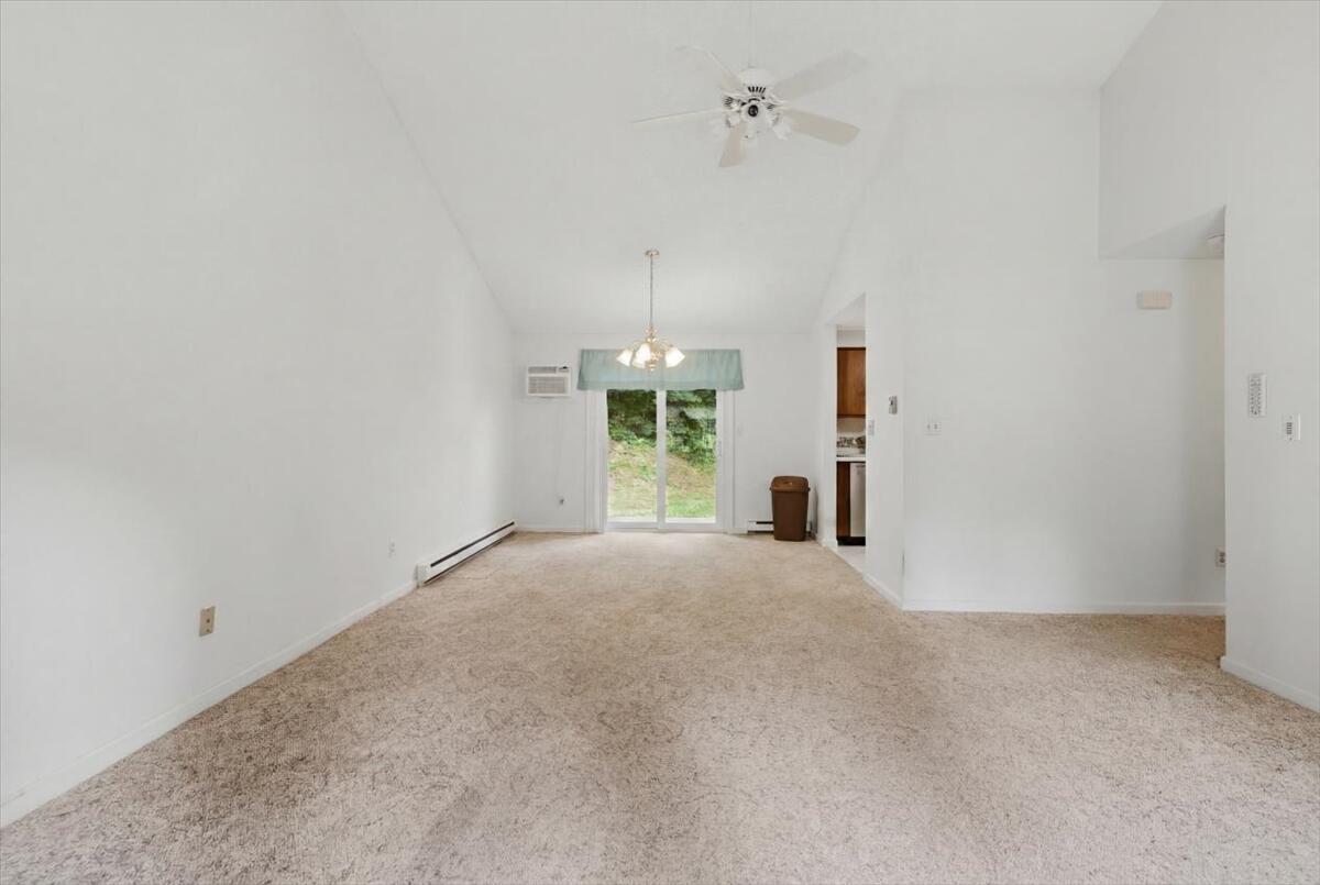 6 Colonial Way 6 Property Photo 9