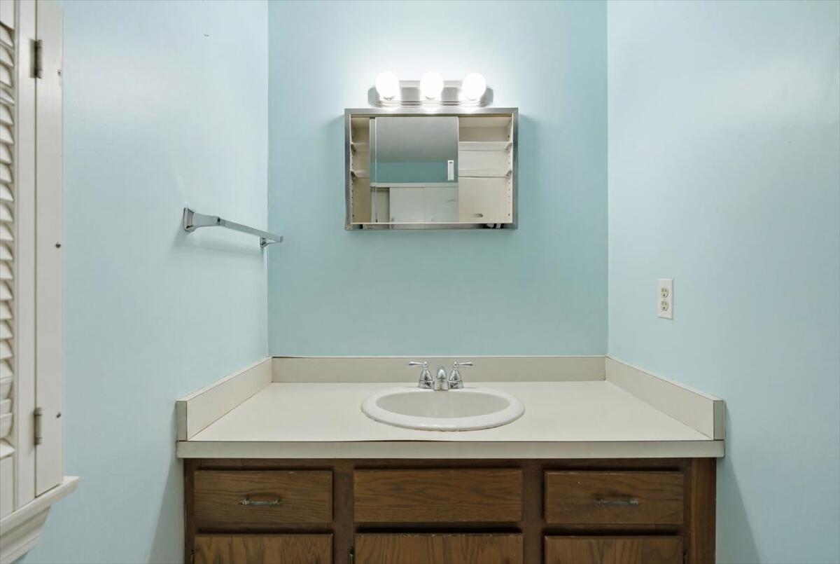 6 Colonial Way 6 Property Photo 23