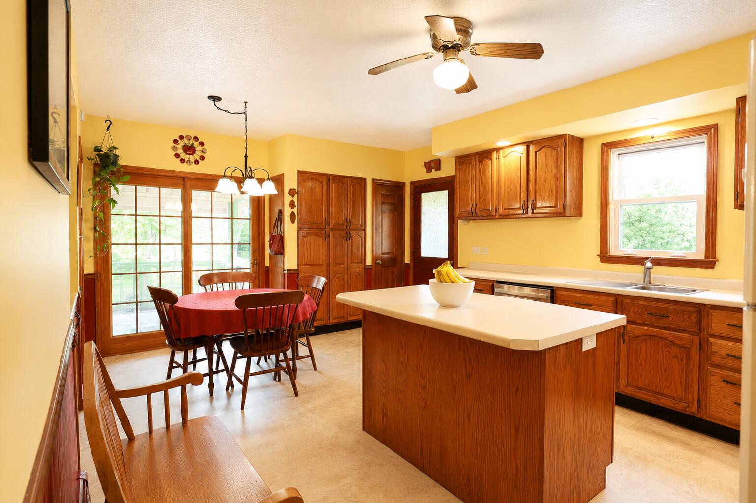 85 Dumont Avenue Property Photo 4