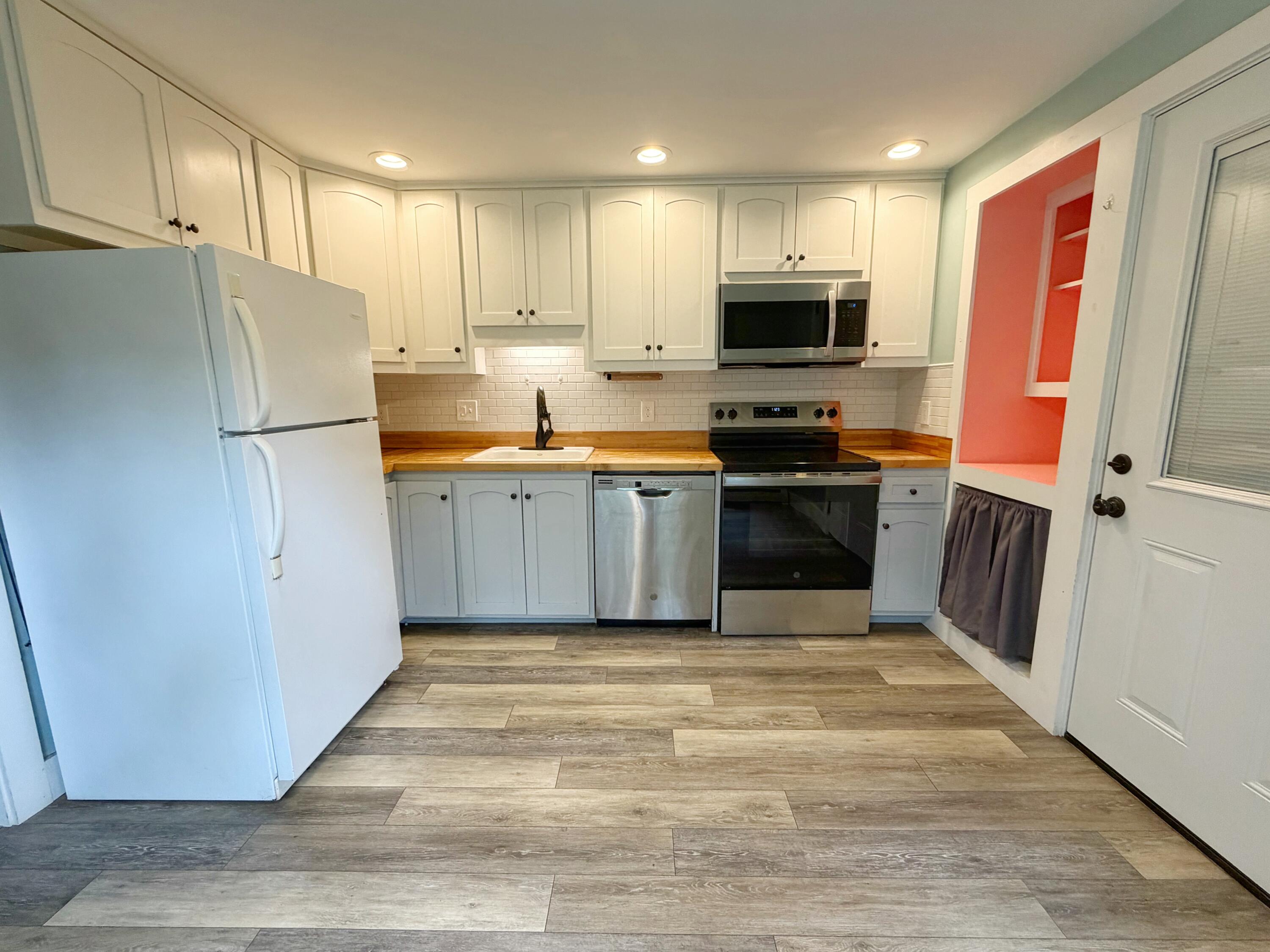 16 Hemlock Lane Property Photo 6