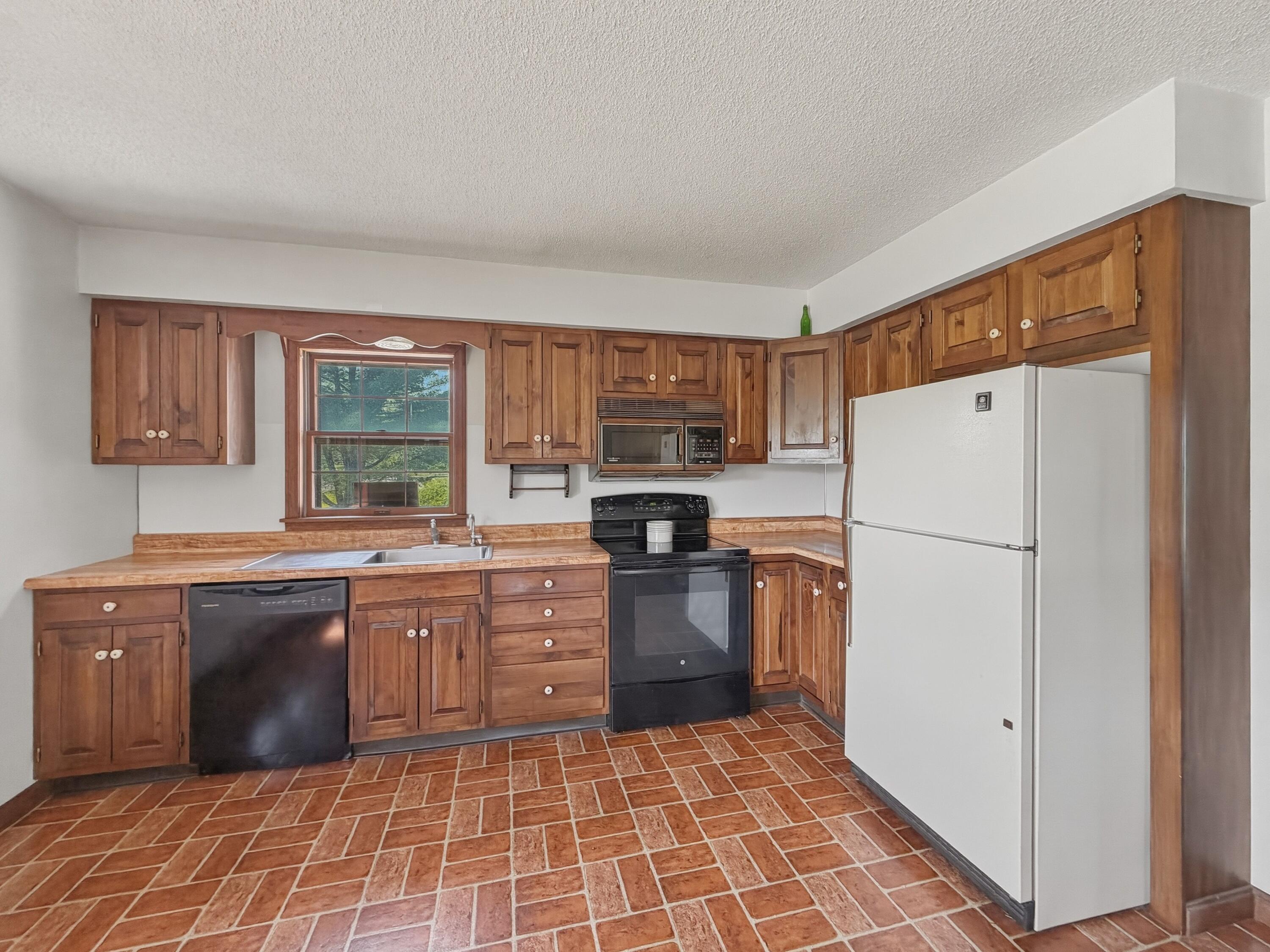 272 Hamlin Road Property Photo 21