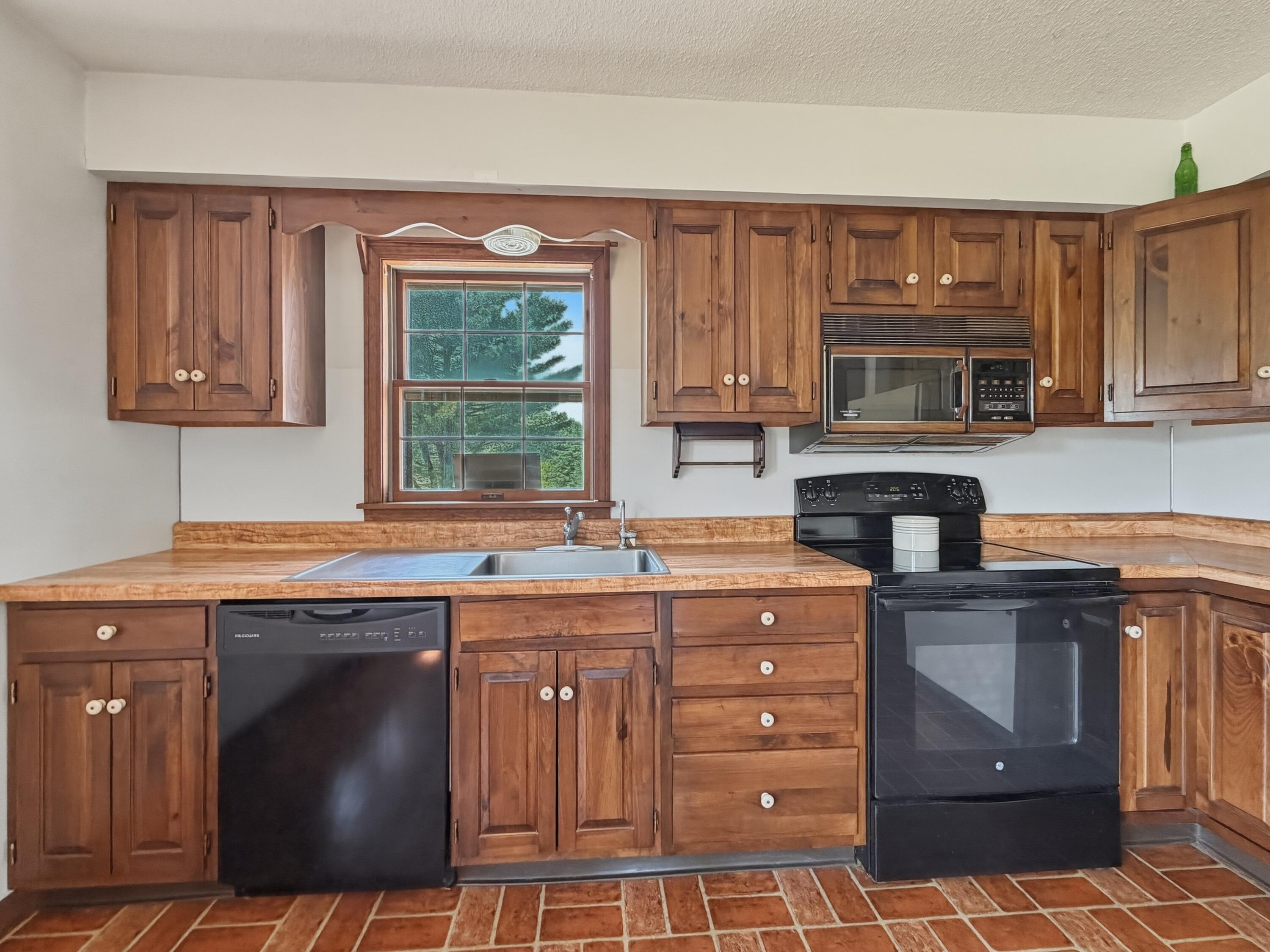 272 Hamlin Road Property Photo 23