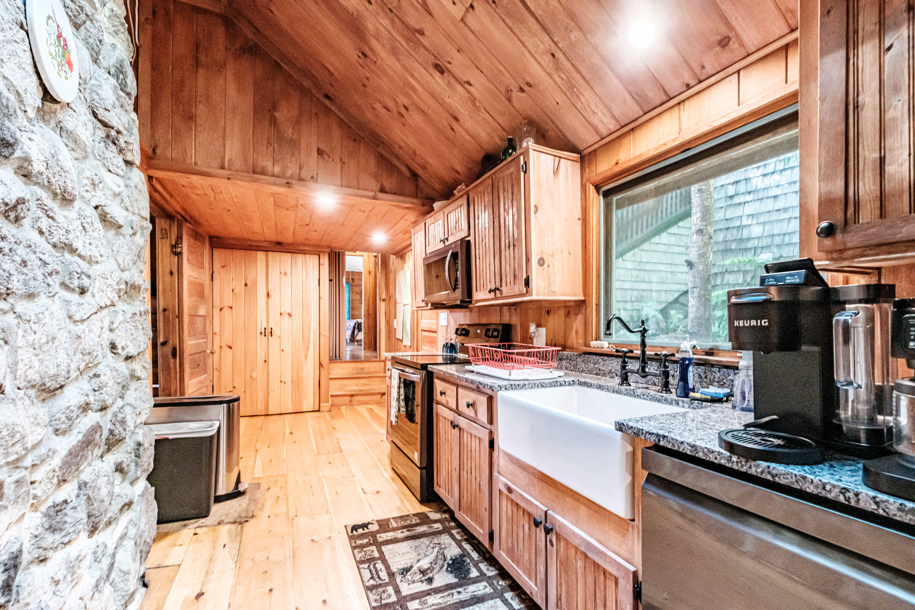 28 Pine Tree Road Property Photo 12