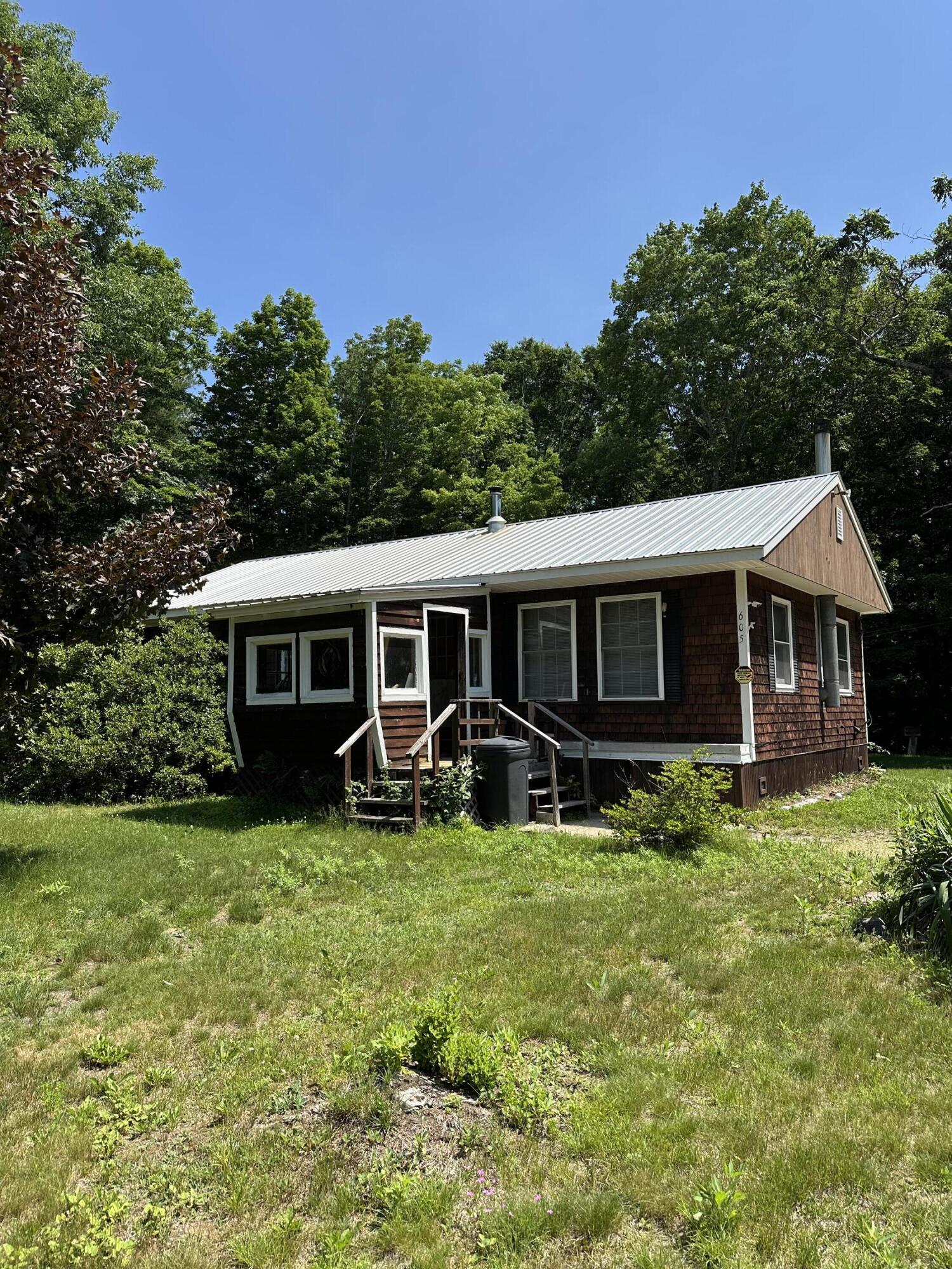 605 E Jay Road Property Photo 1