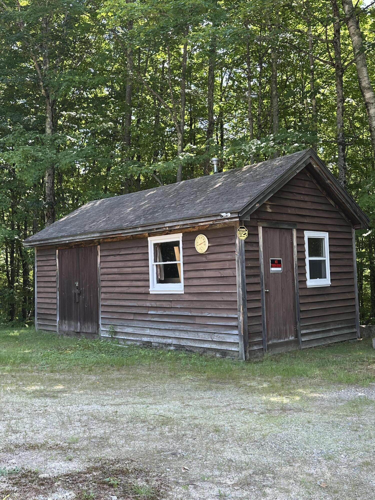 605 E Jay Road Property Photo 4