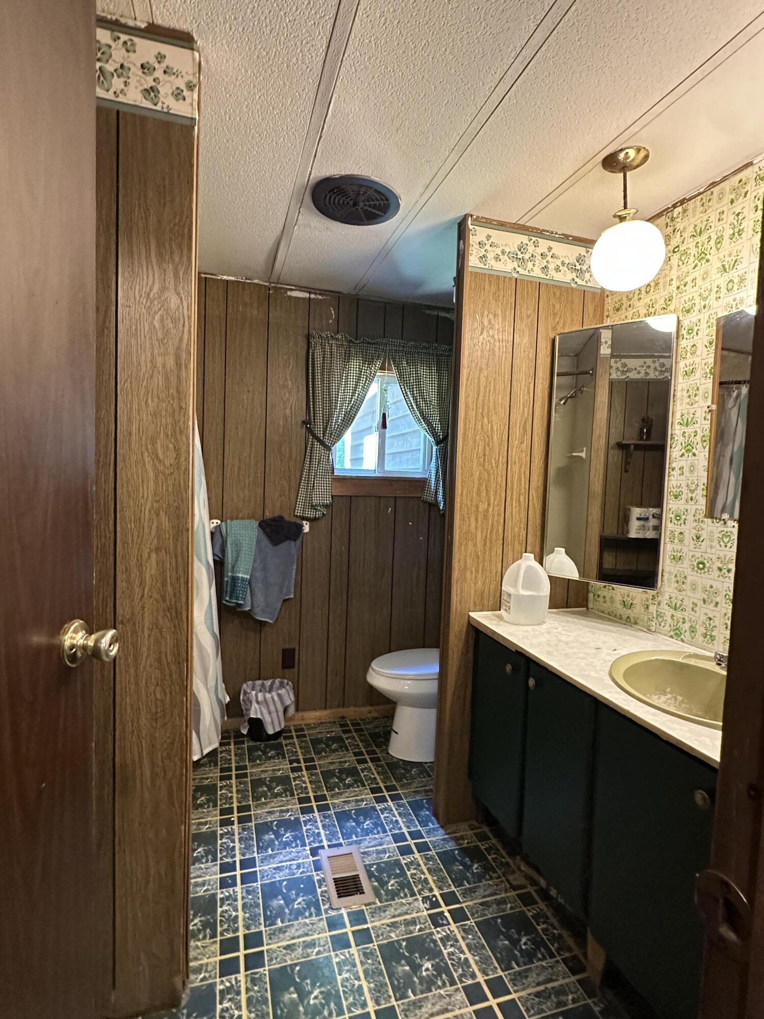 605 E Jay Road Property Photo 13