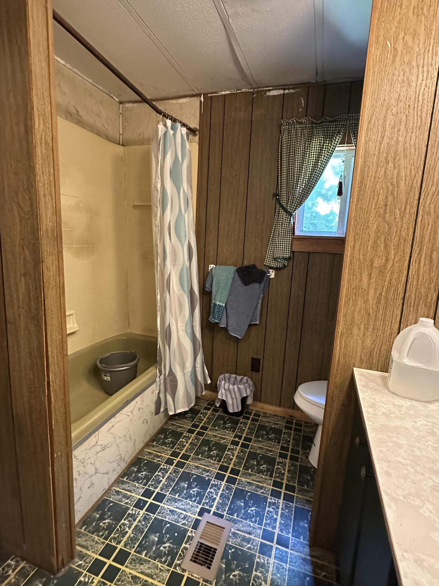 605 E Jay Road Property Photo 14