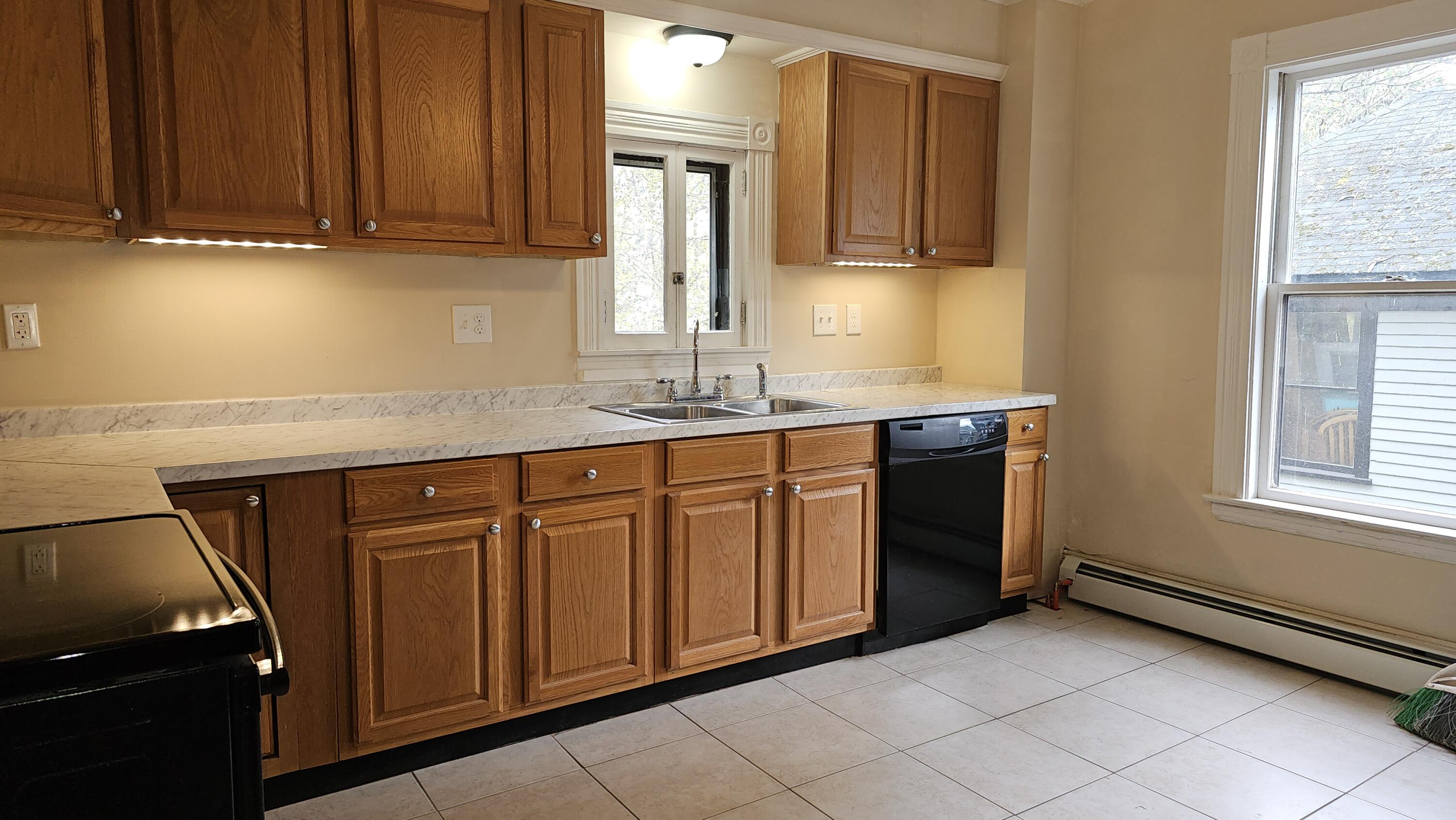 48 Pine Street Property Photo 4