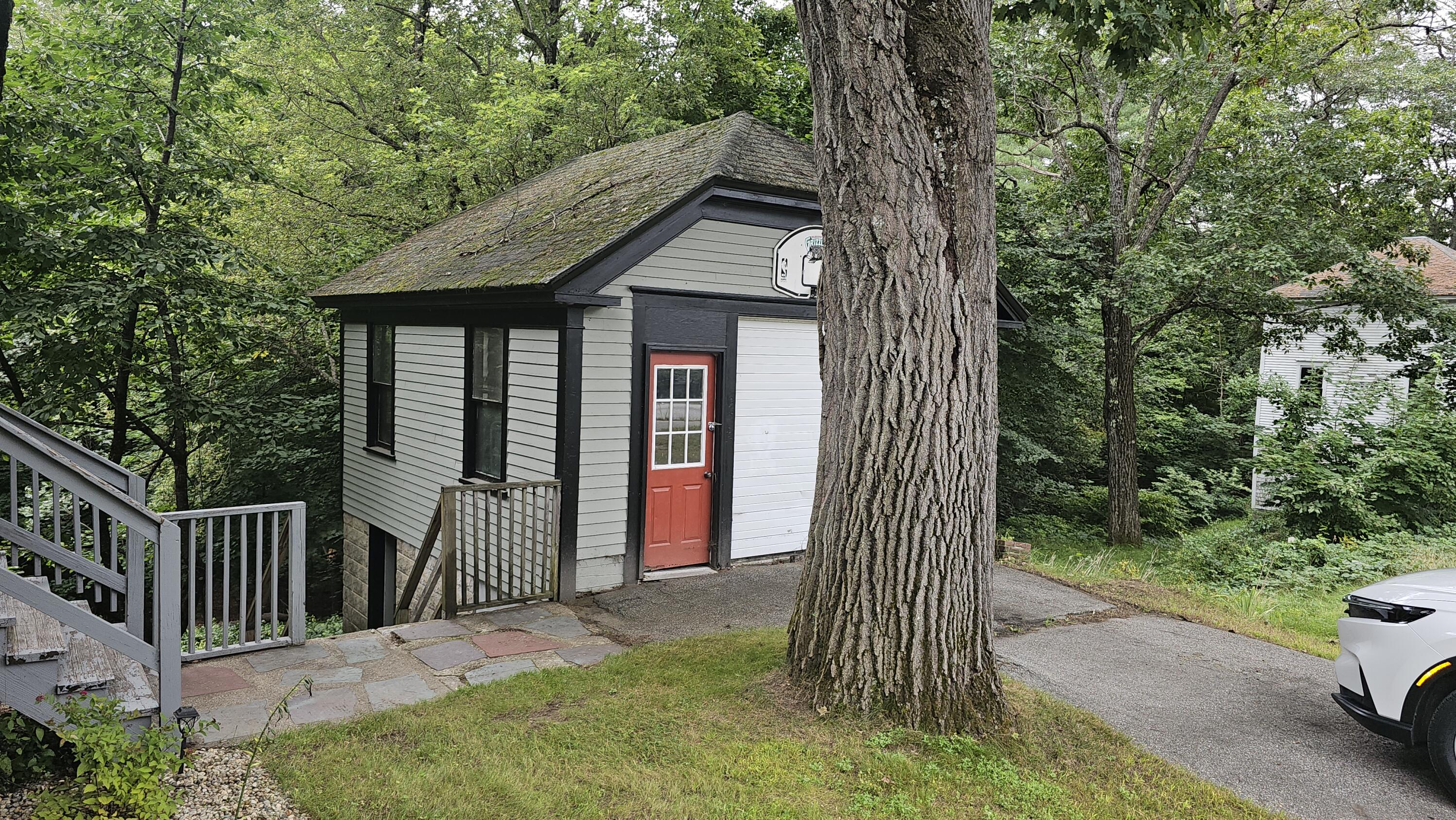 48 Pine Street Property Photo 38