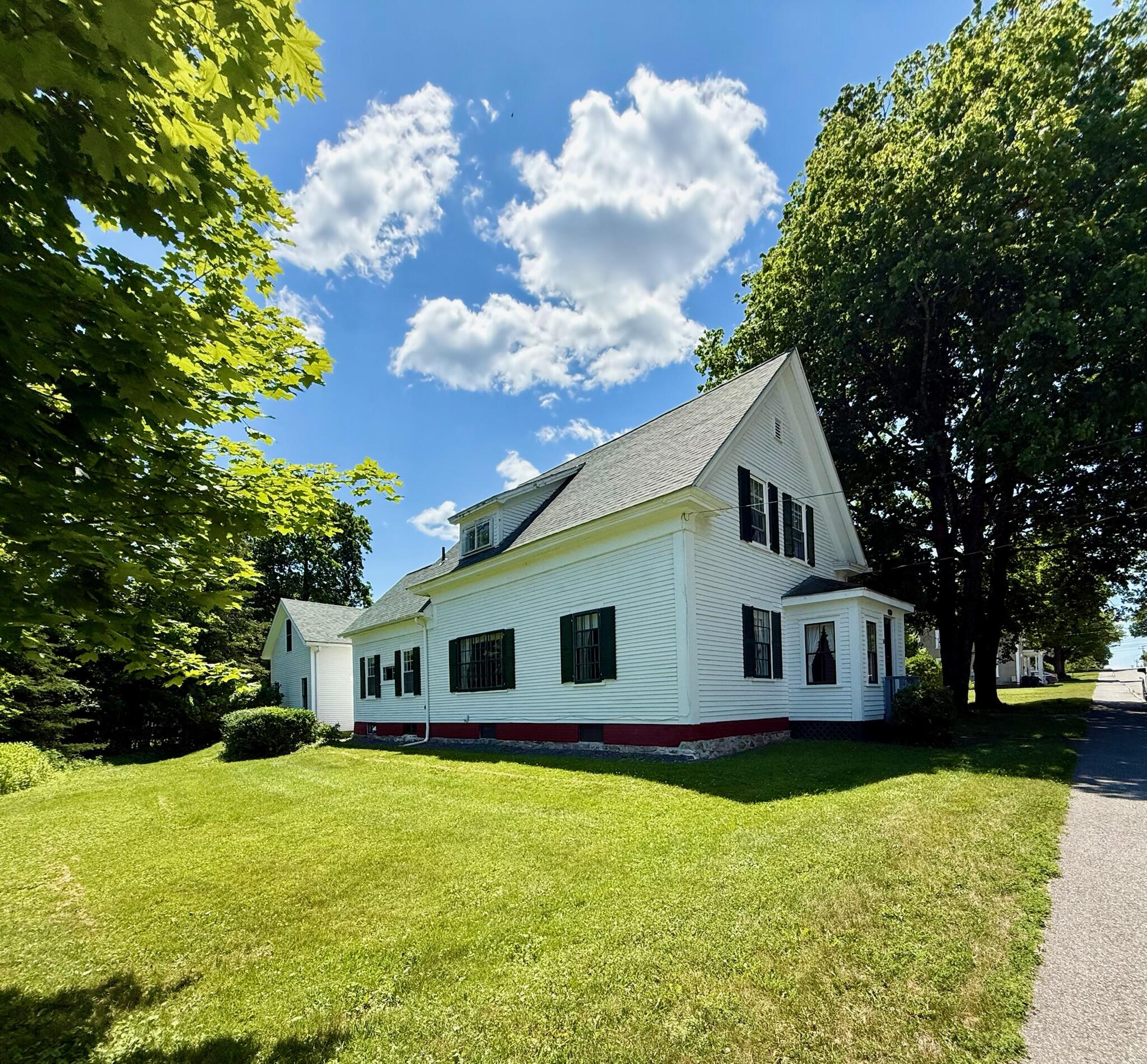 52 Calais Avenue Property Photo 4