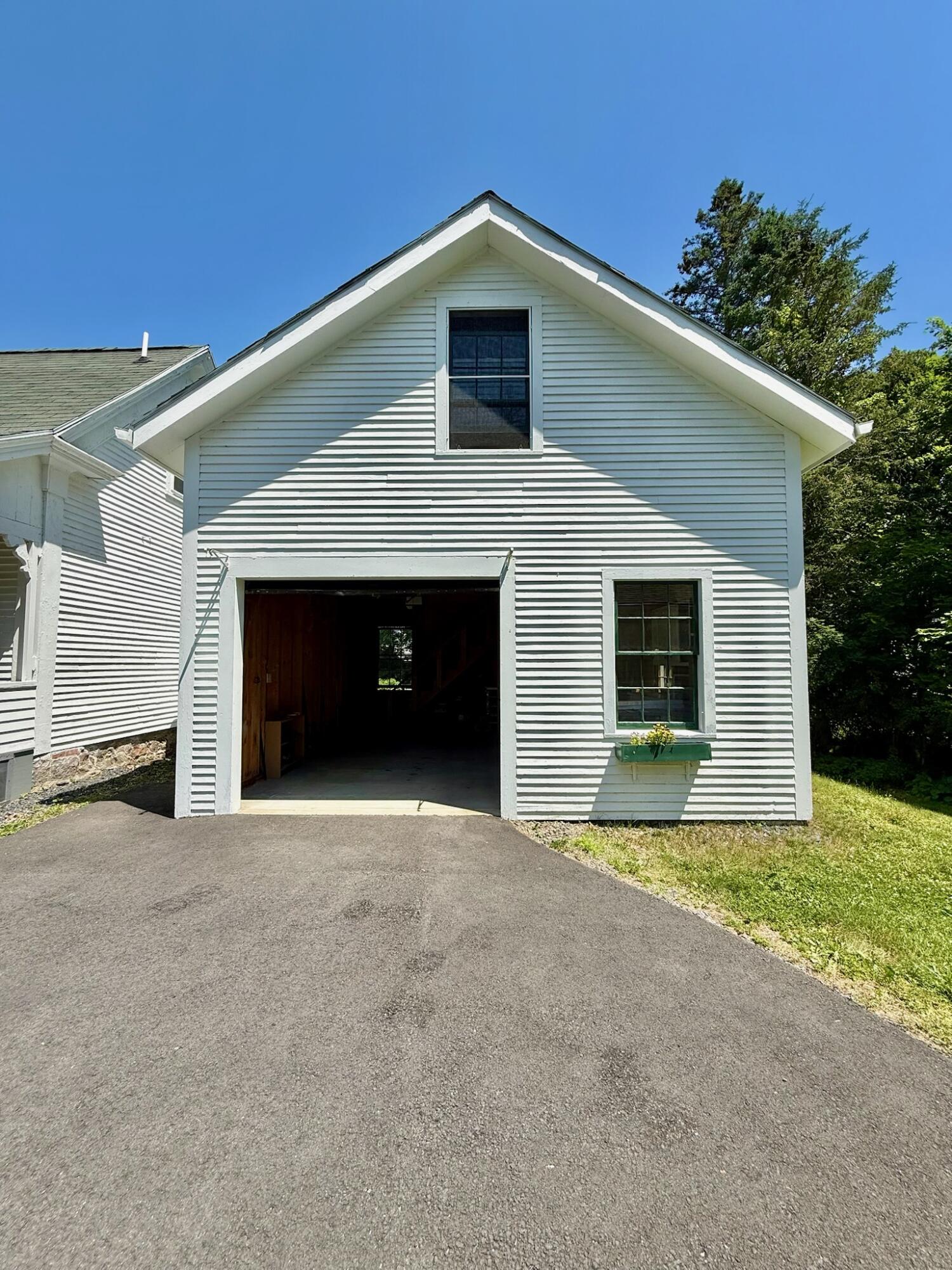 52 Calais Avenue Property Photo 79
