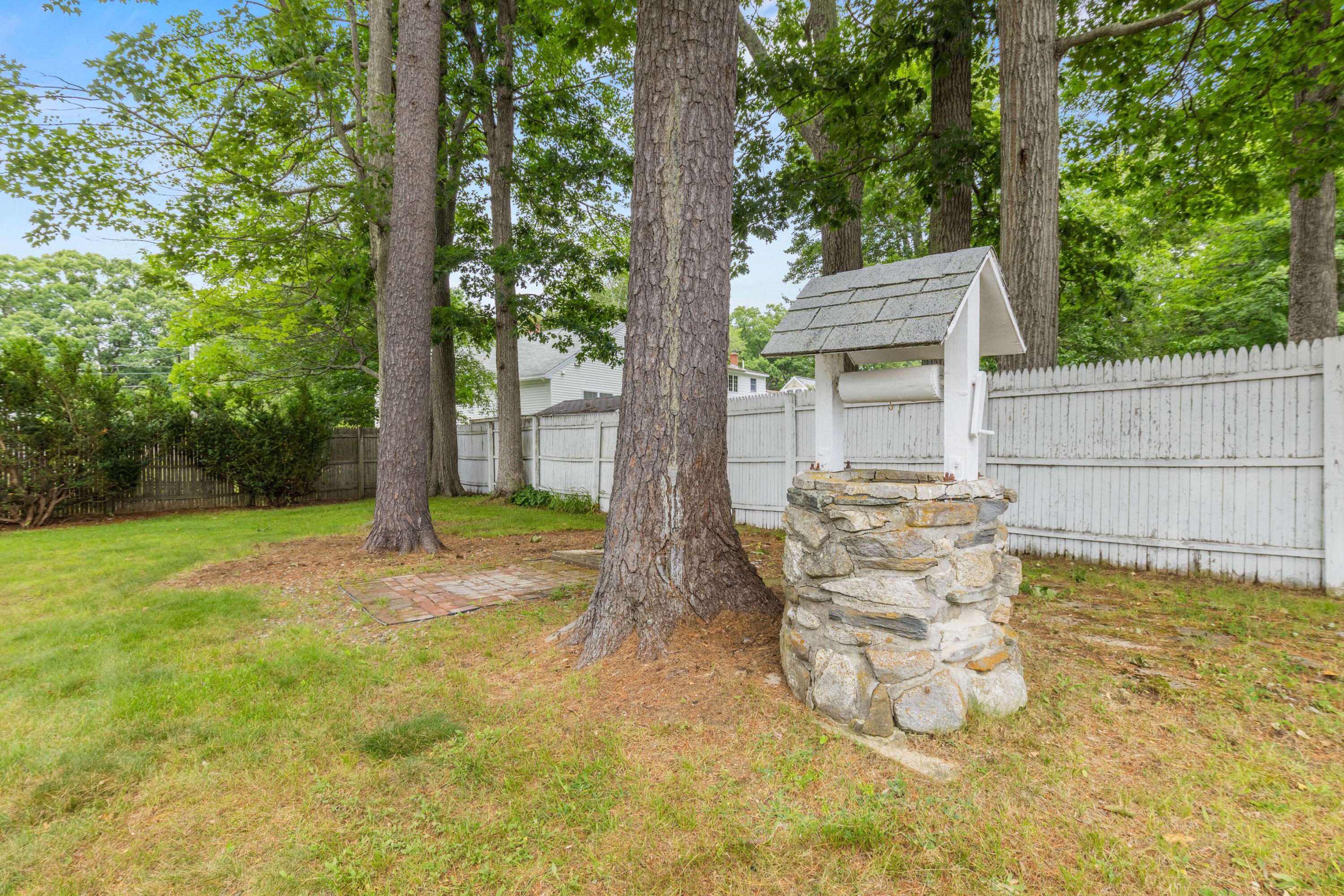 341 Auburn Street Property Photo 26