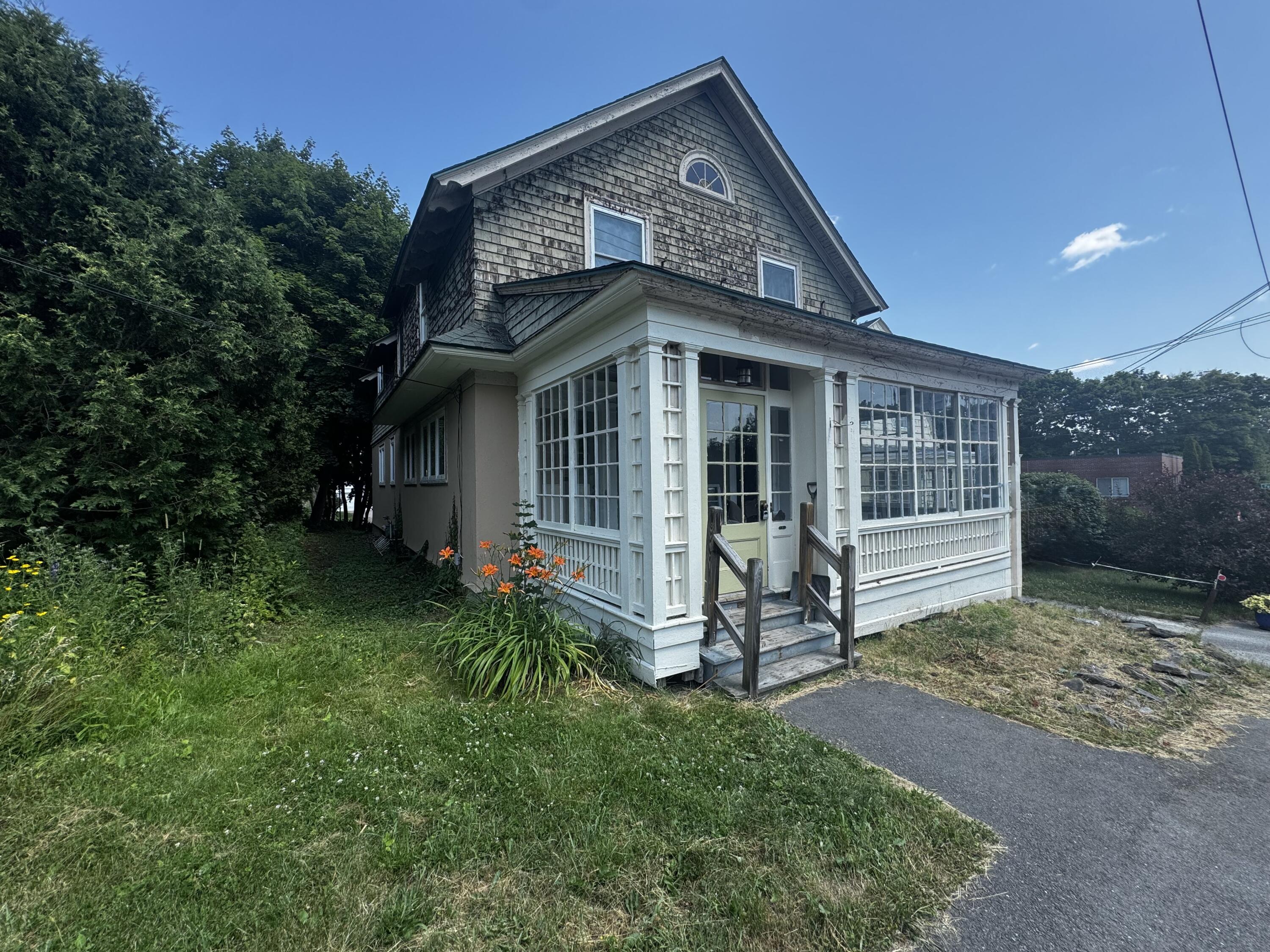 215 French Street Property Photo 1