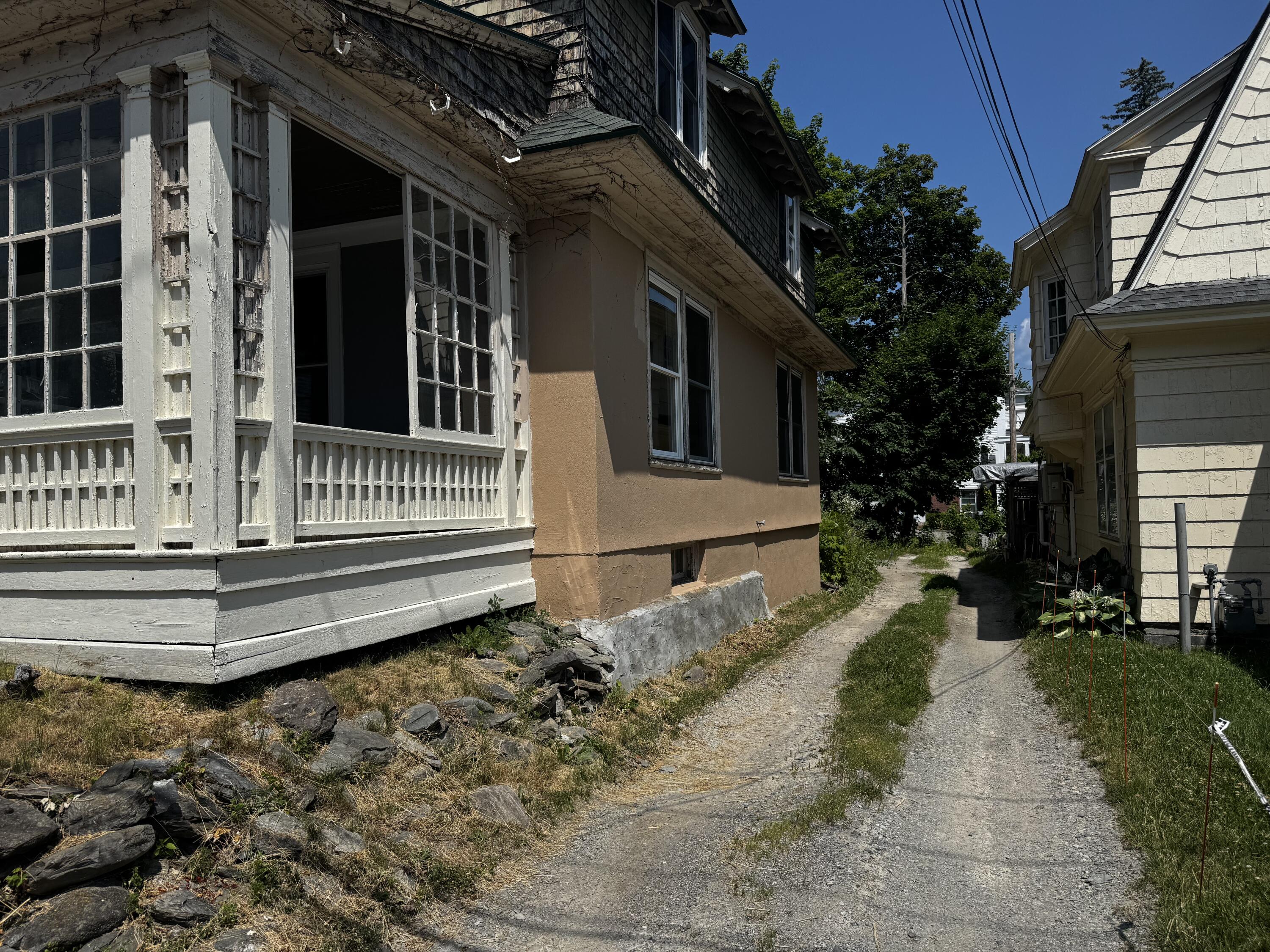 215 French Street Property Photo 2