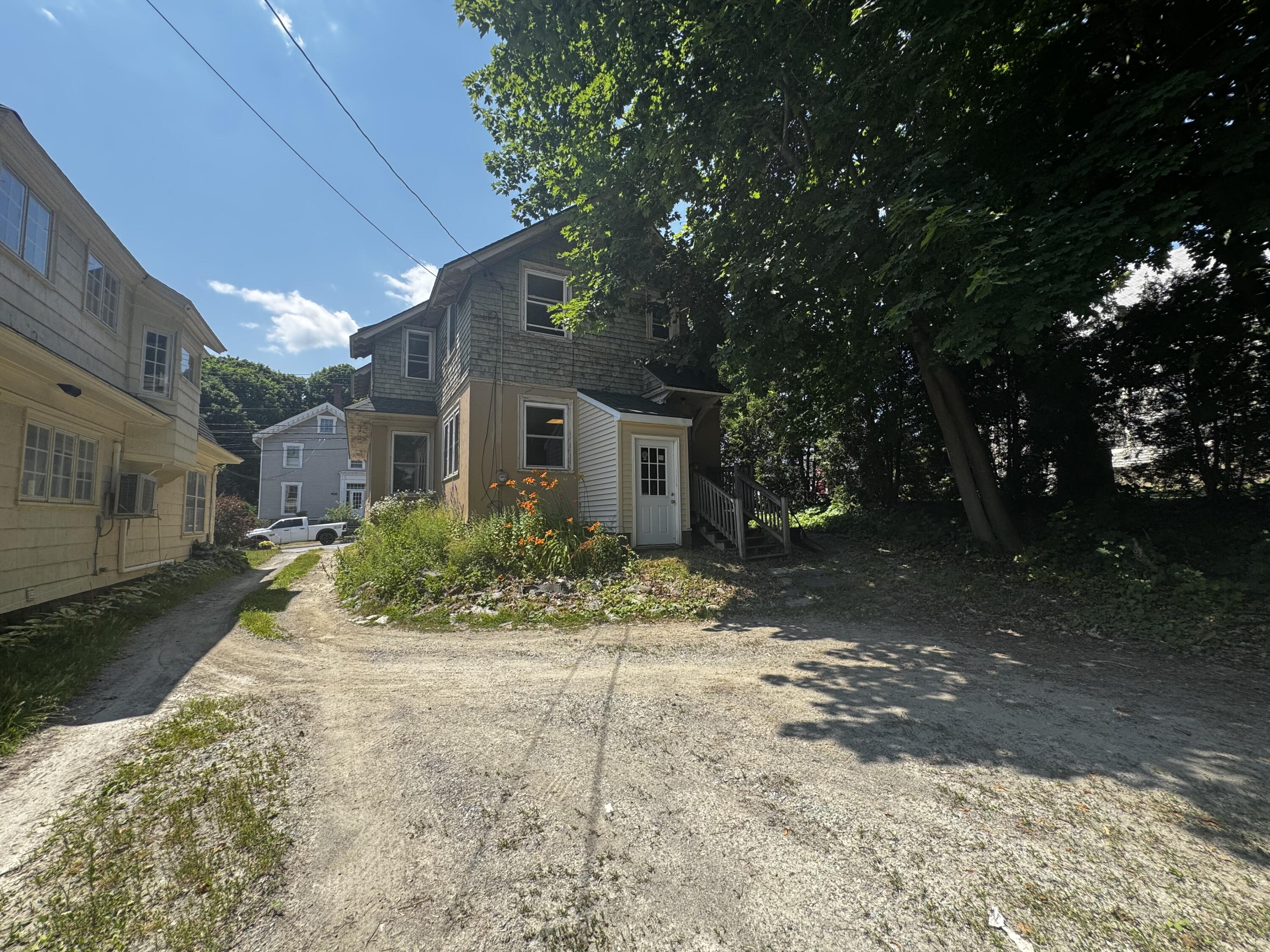 215 French Street Property Photo 4