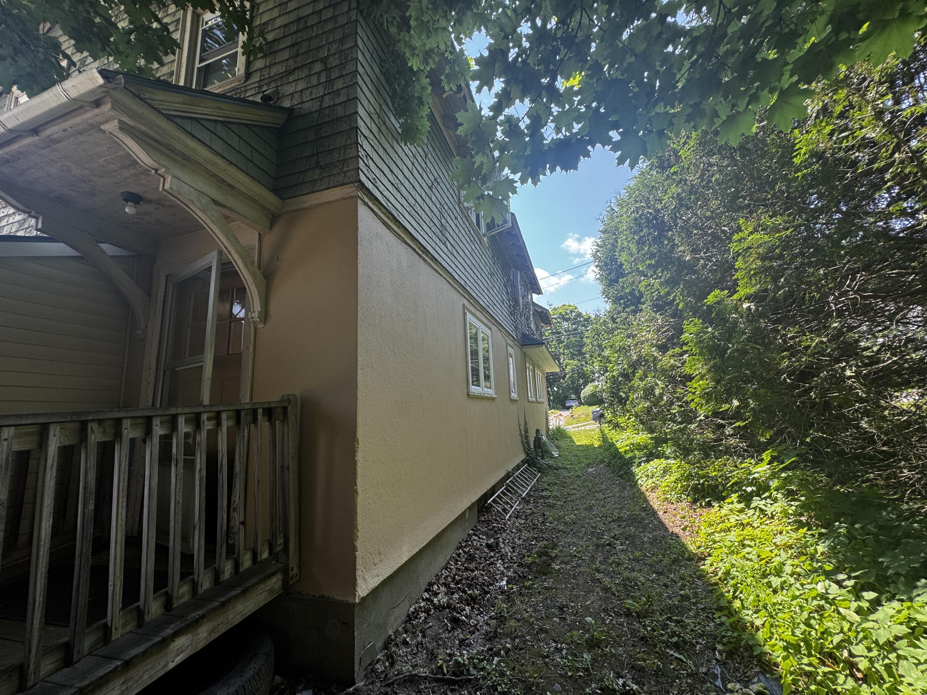 215 French Street Property Photo 5