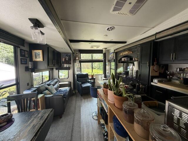 549 Four Mile Square Road Property Photo 6