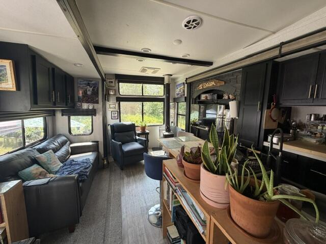 549 Four Mile Square Road Property Photo 7
