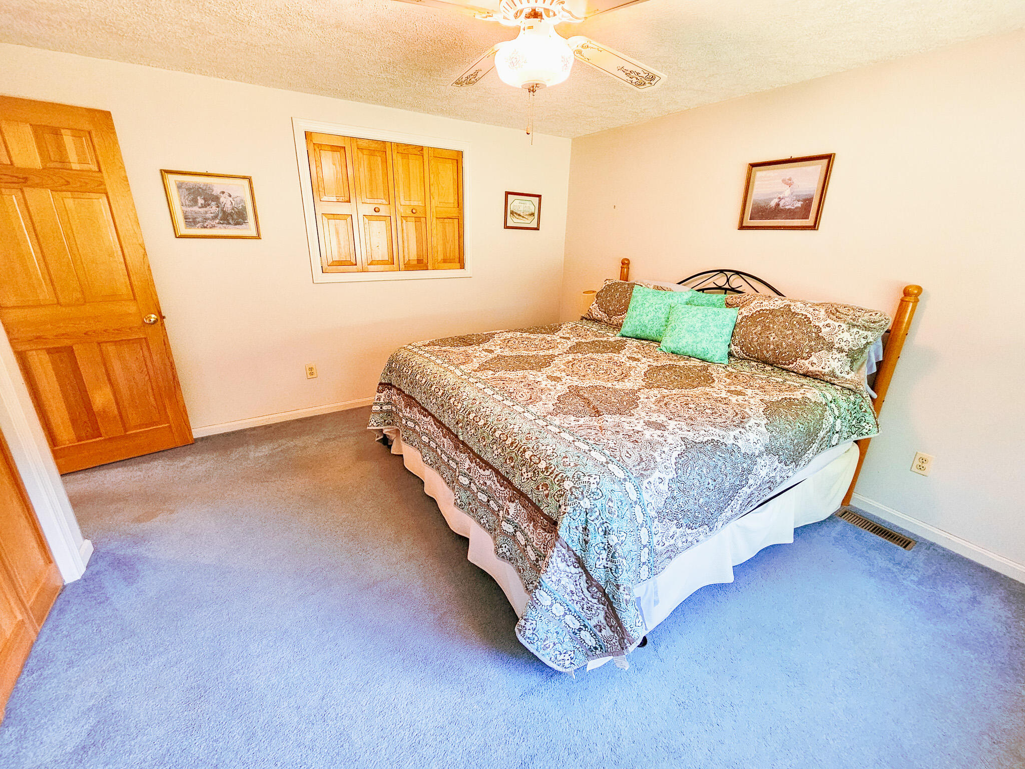 127 Ross Avenue Property Photo 38
