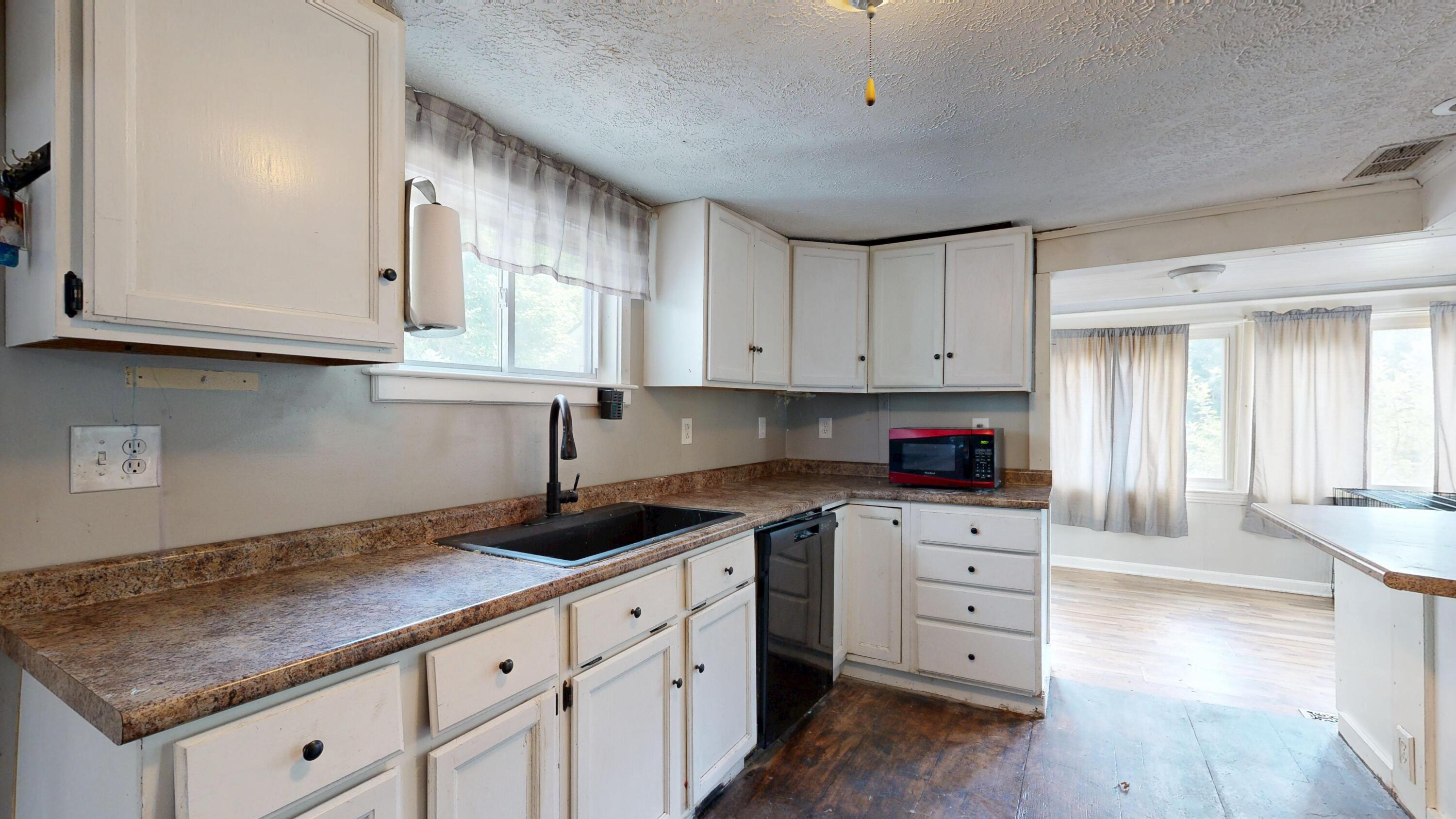 403 Summer Street Property Photo 5