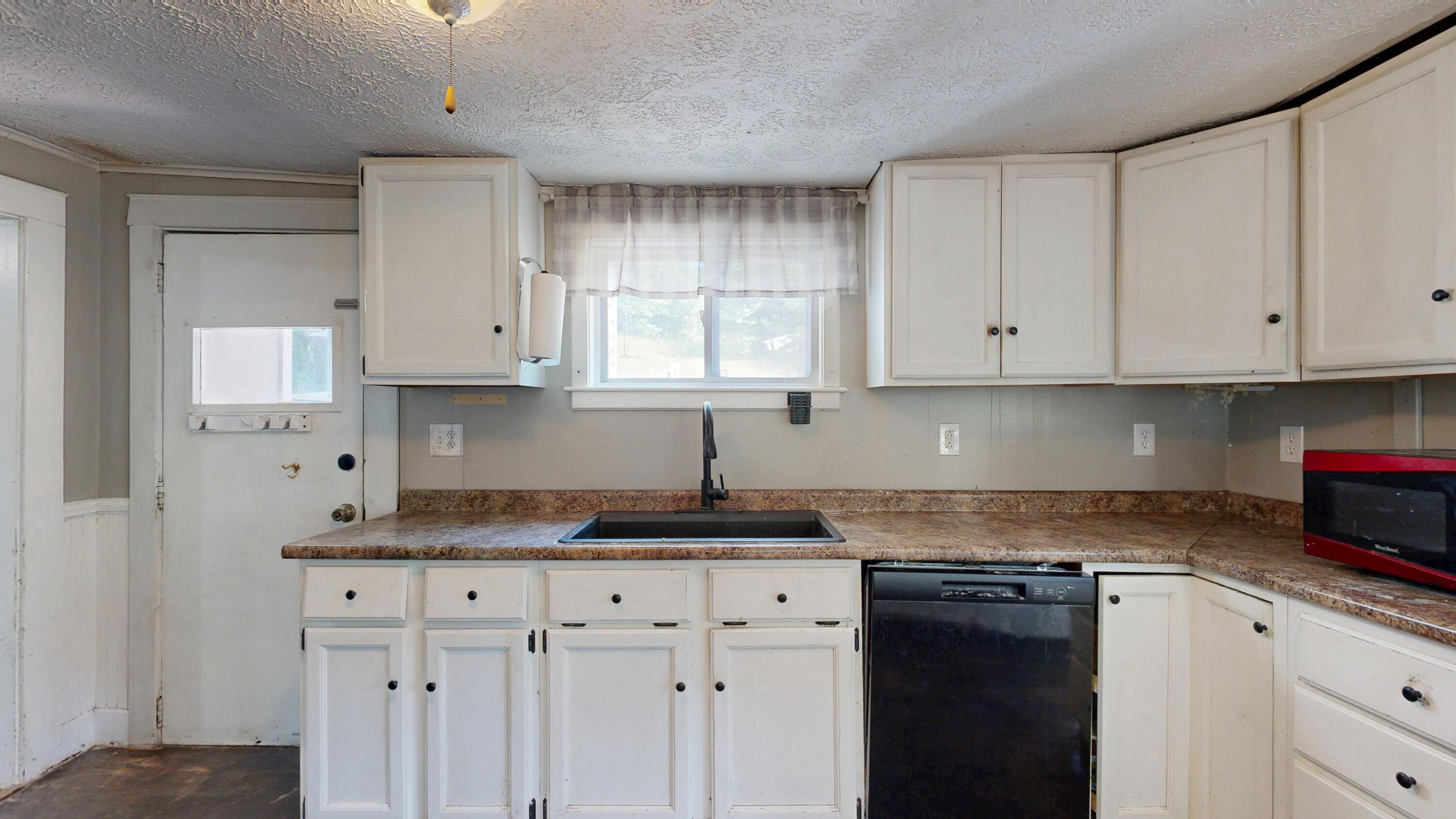 403 Summer Street Property Photo 6