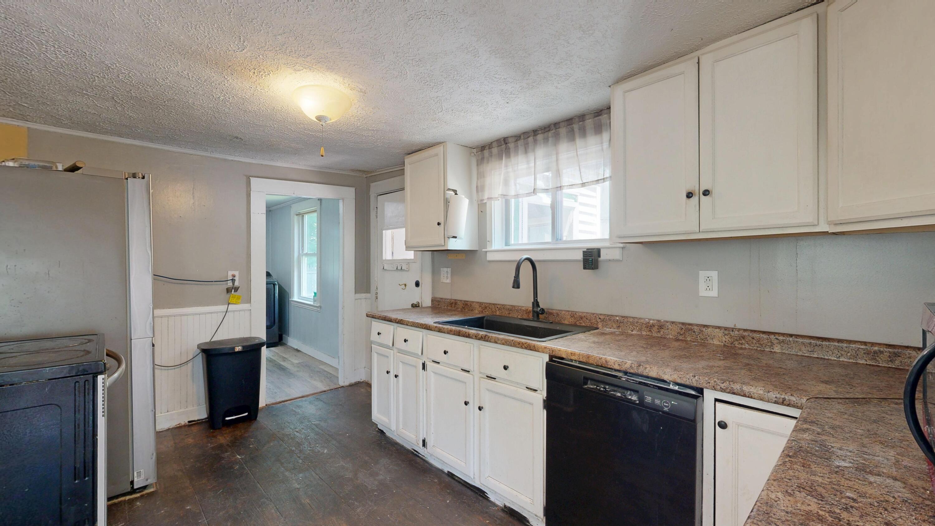 403 Summer Street Property Photo 8