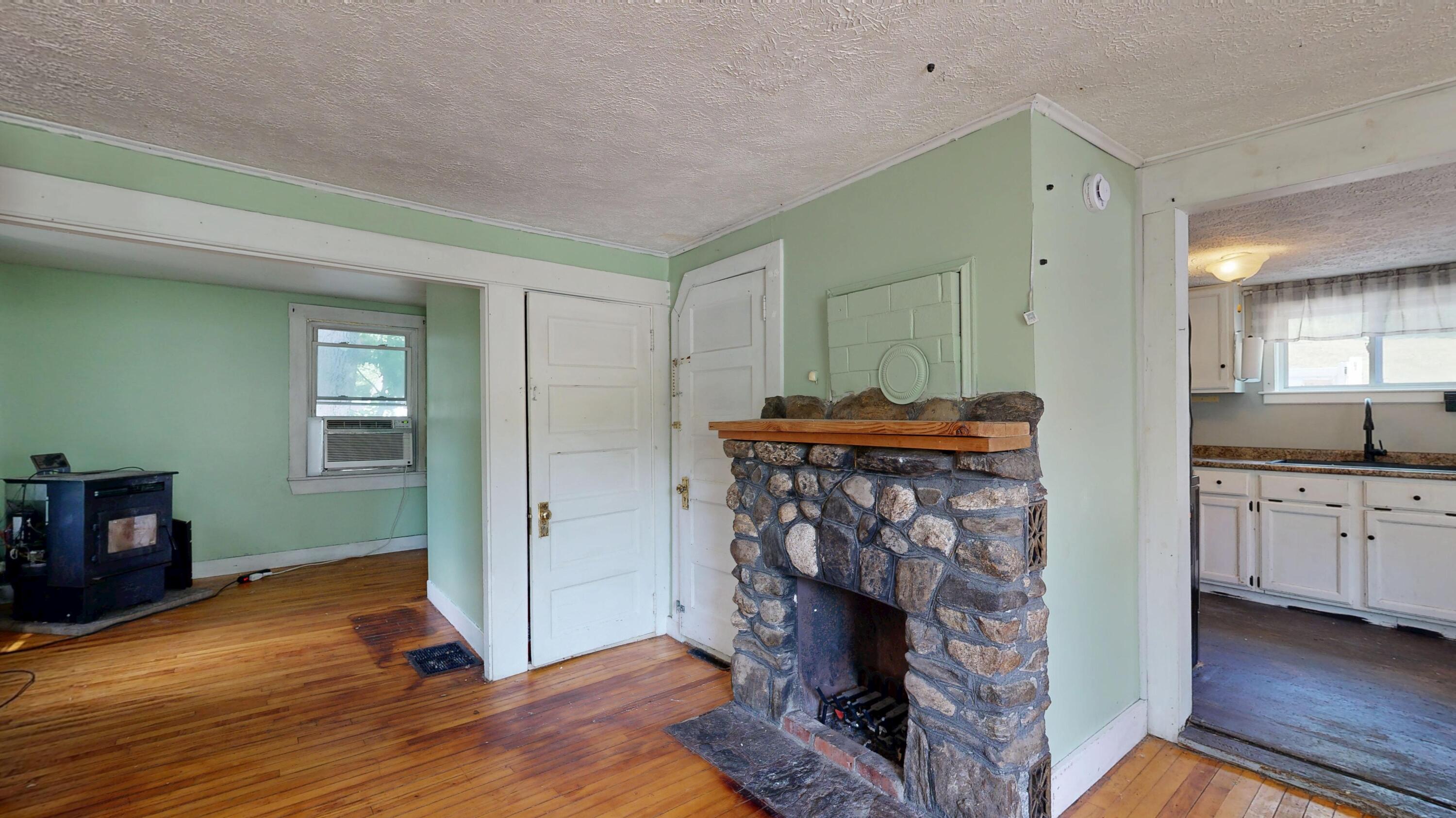 403 Summer Street Property Photo 13