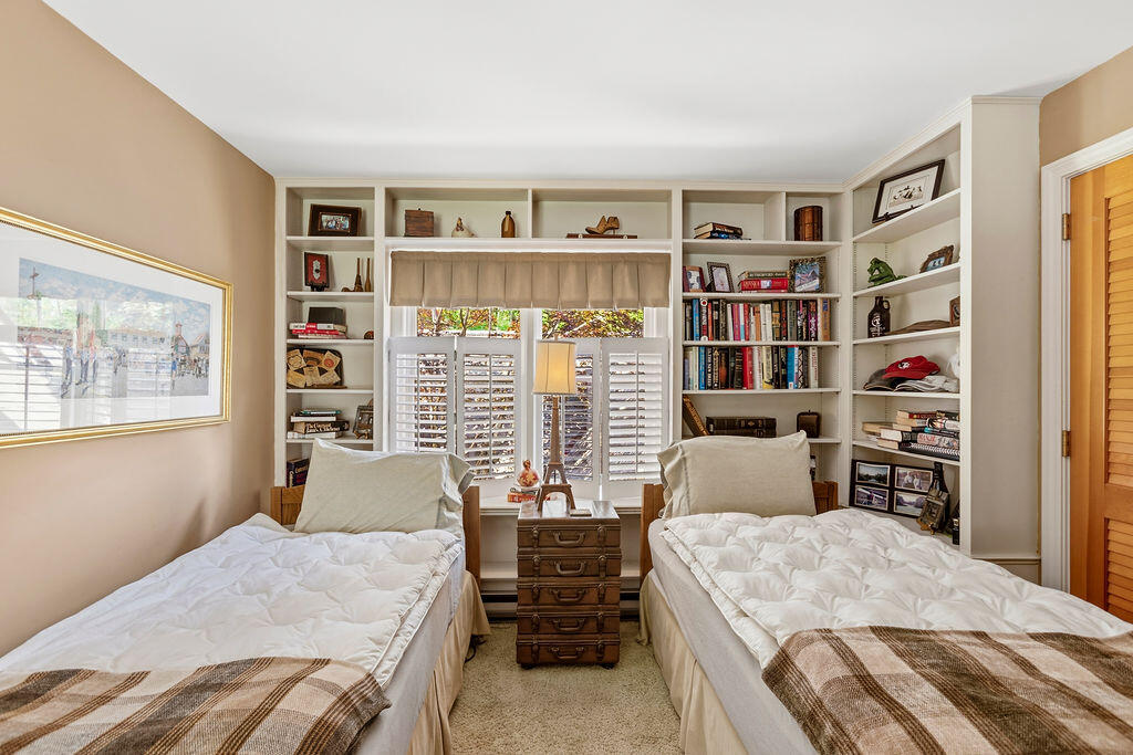 23 Elizabethan Drive Property Photo 31