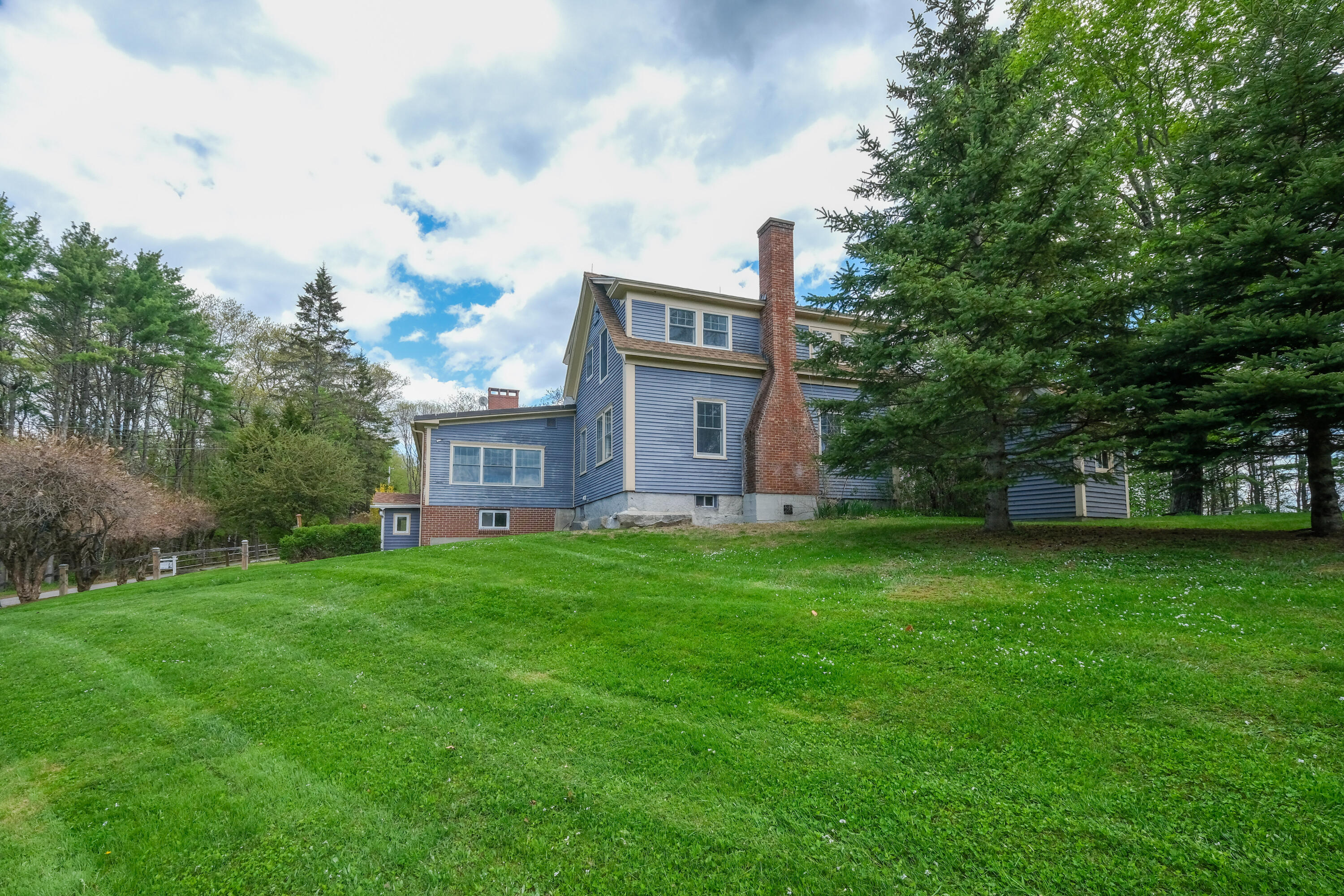 109 Sahagian Road Property Photo 98