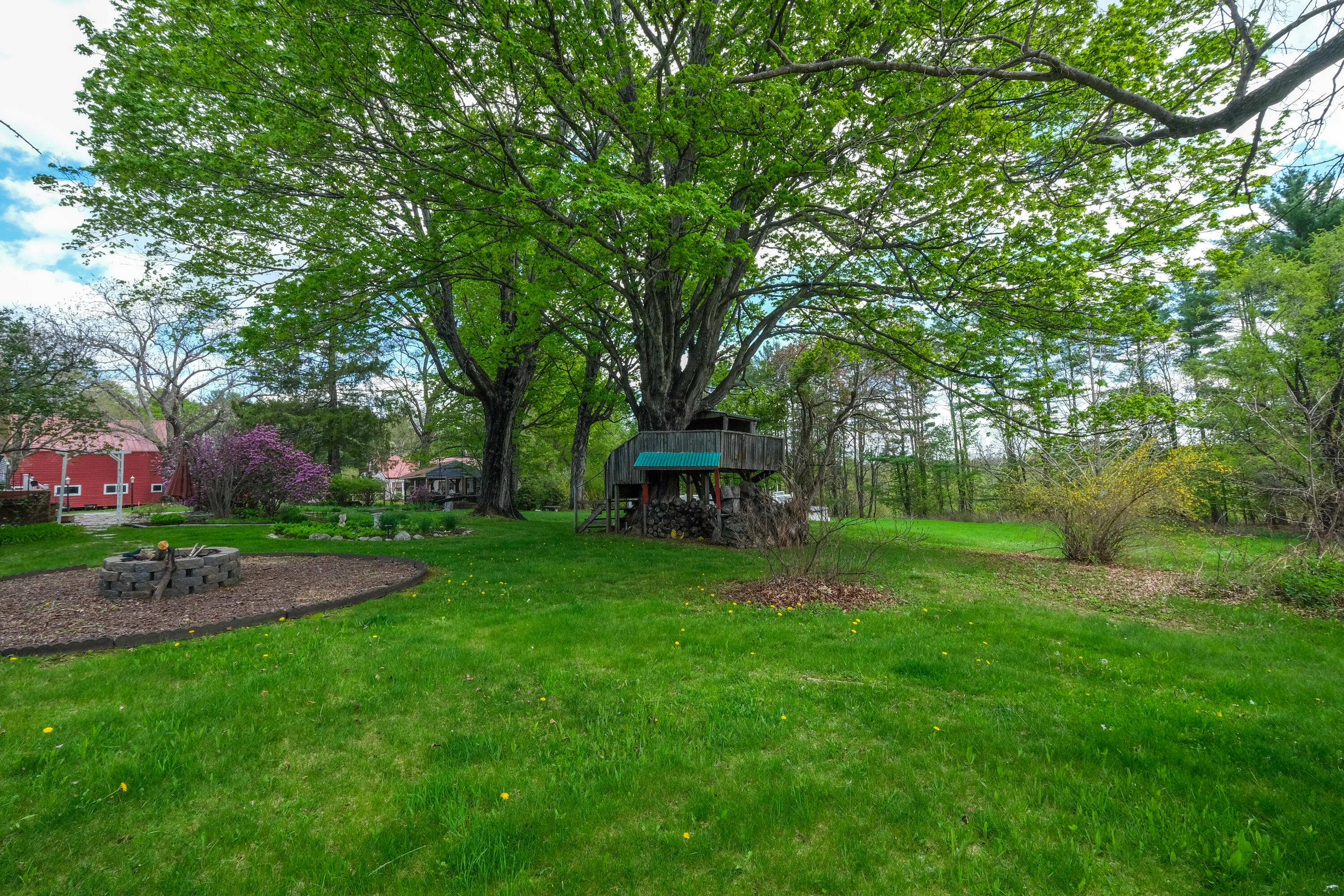 109 Sahagian Road Property Photo 99