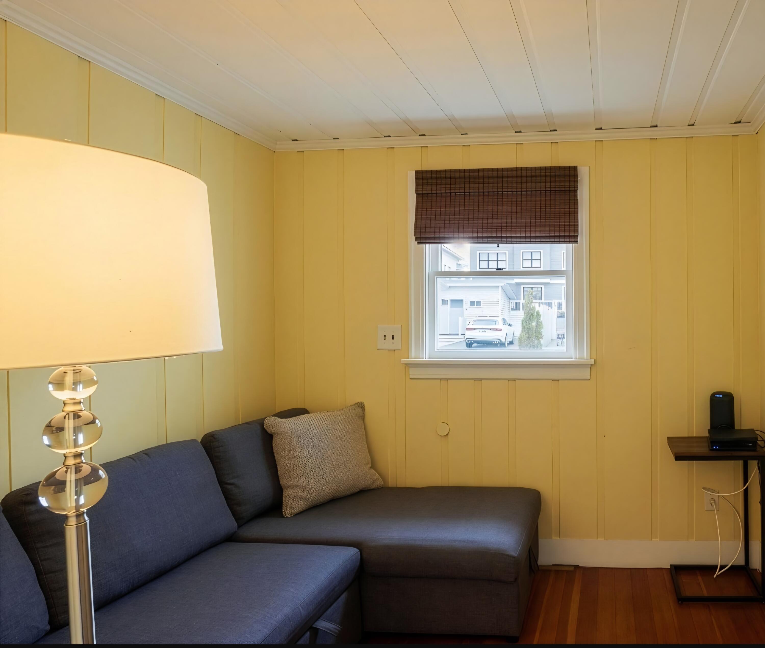 165 E Grand Avenue Property Photo 10