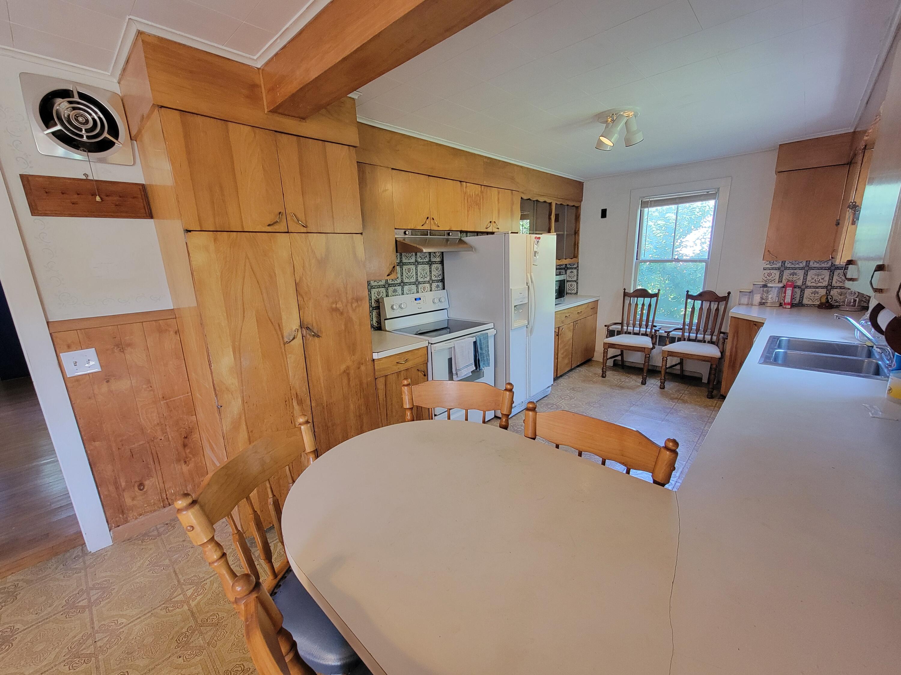 200 State Property Photo 3