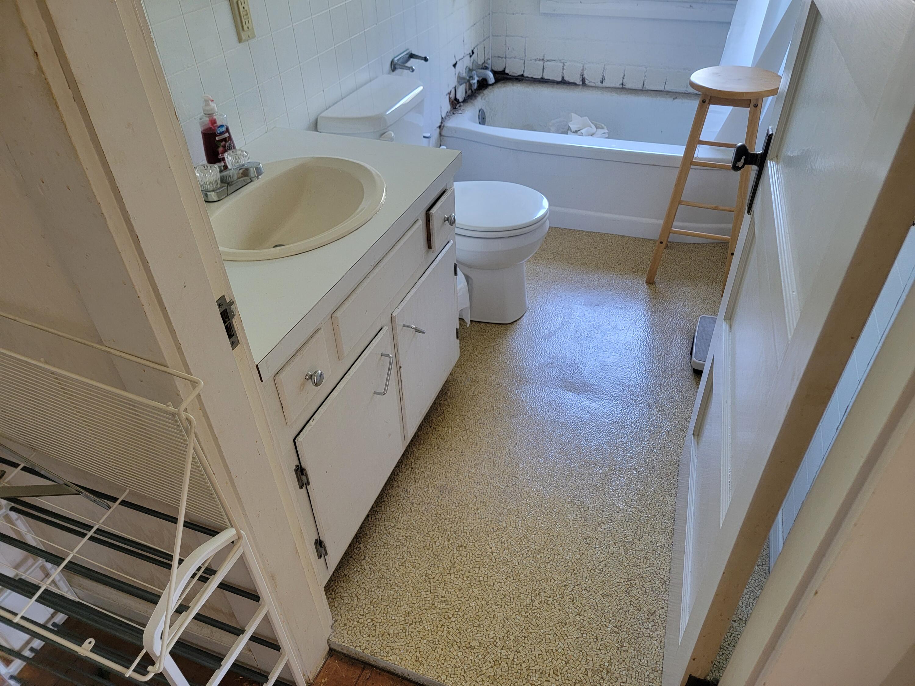 200 State Property Photo 7