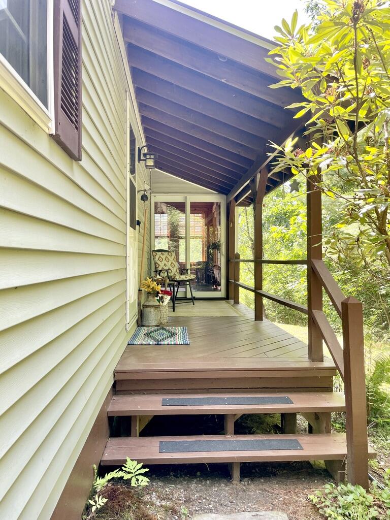 27 Meadow Lark Lane Property Photo 3
