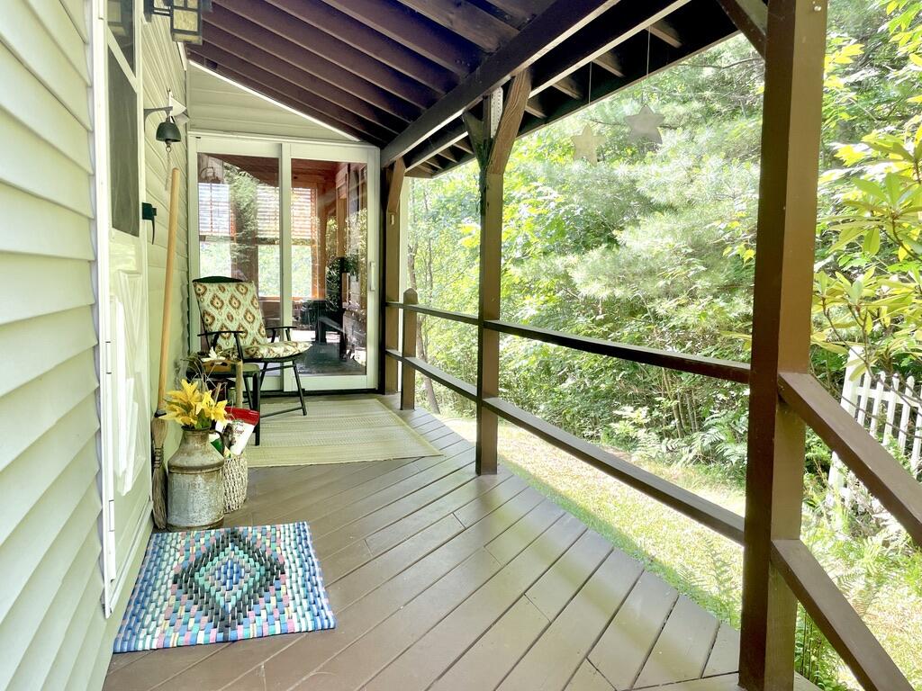 27 Meadow Lark Lane Property Photo 4