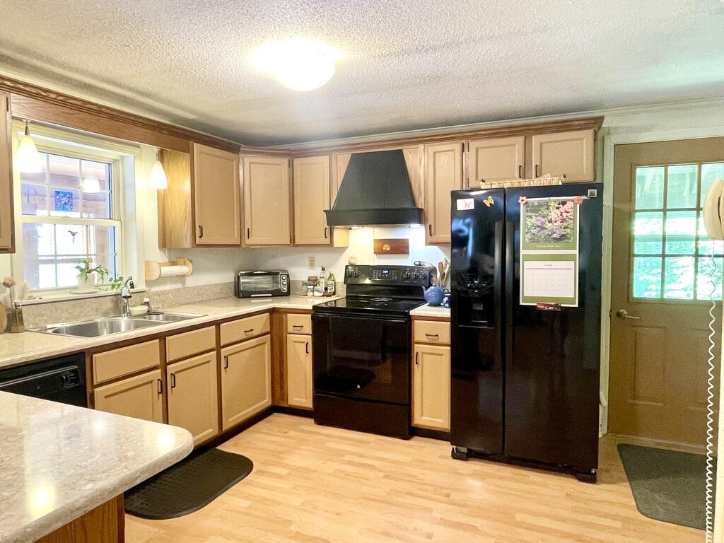 27 Meadow Lark Lane Property Photo 6