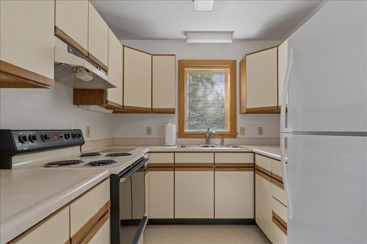 17 Anderson Road Property Photo 39