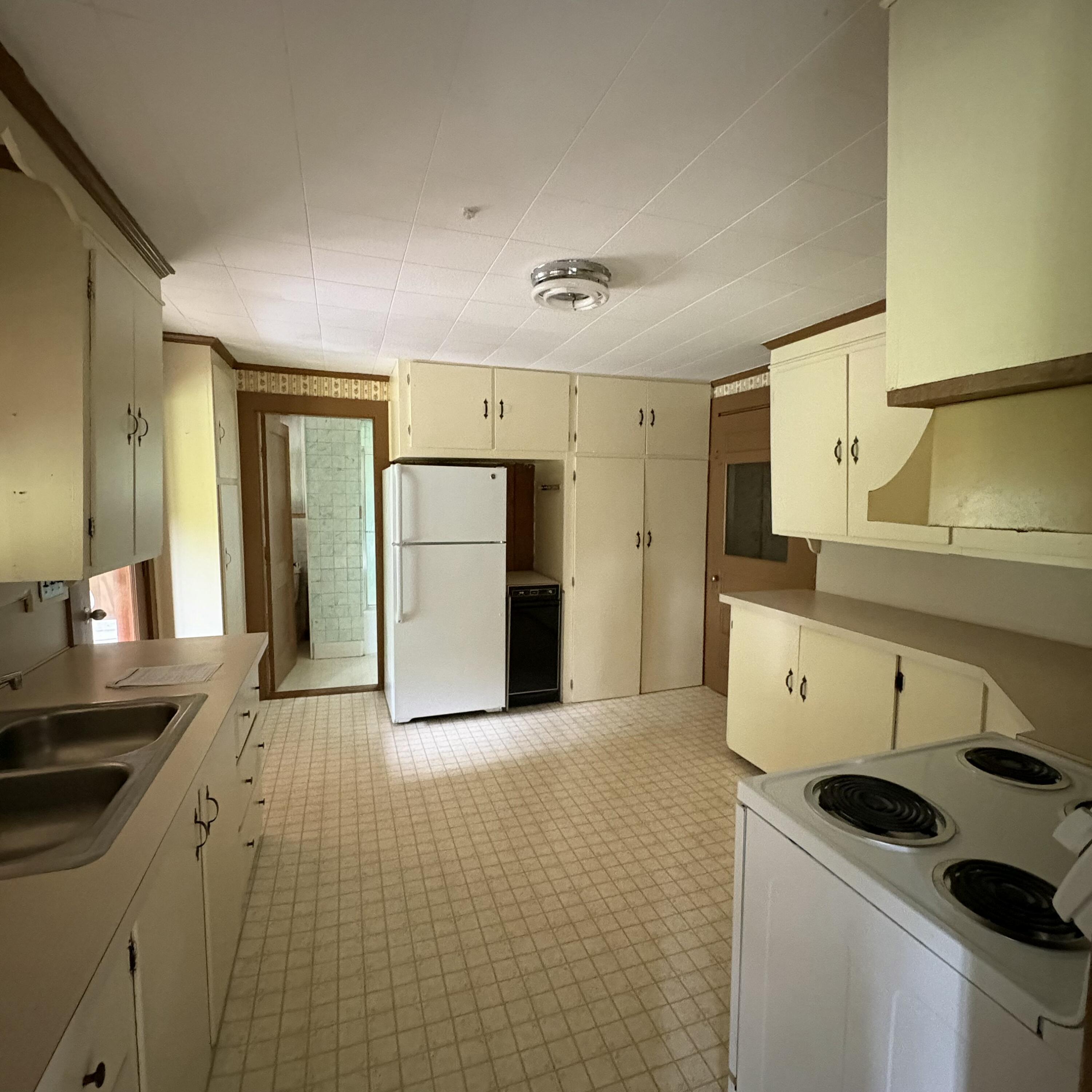 1077 Chadbourne Road Property Photo 9