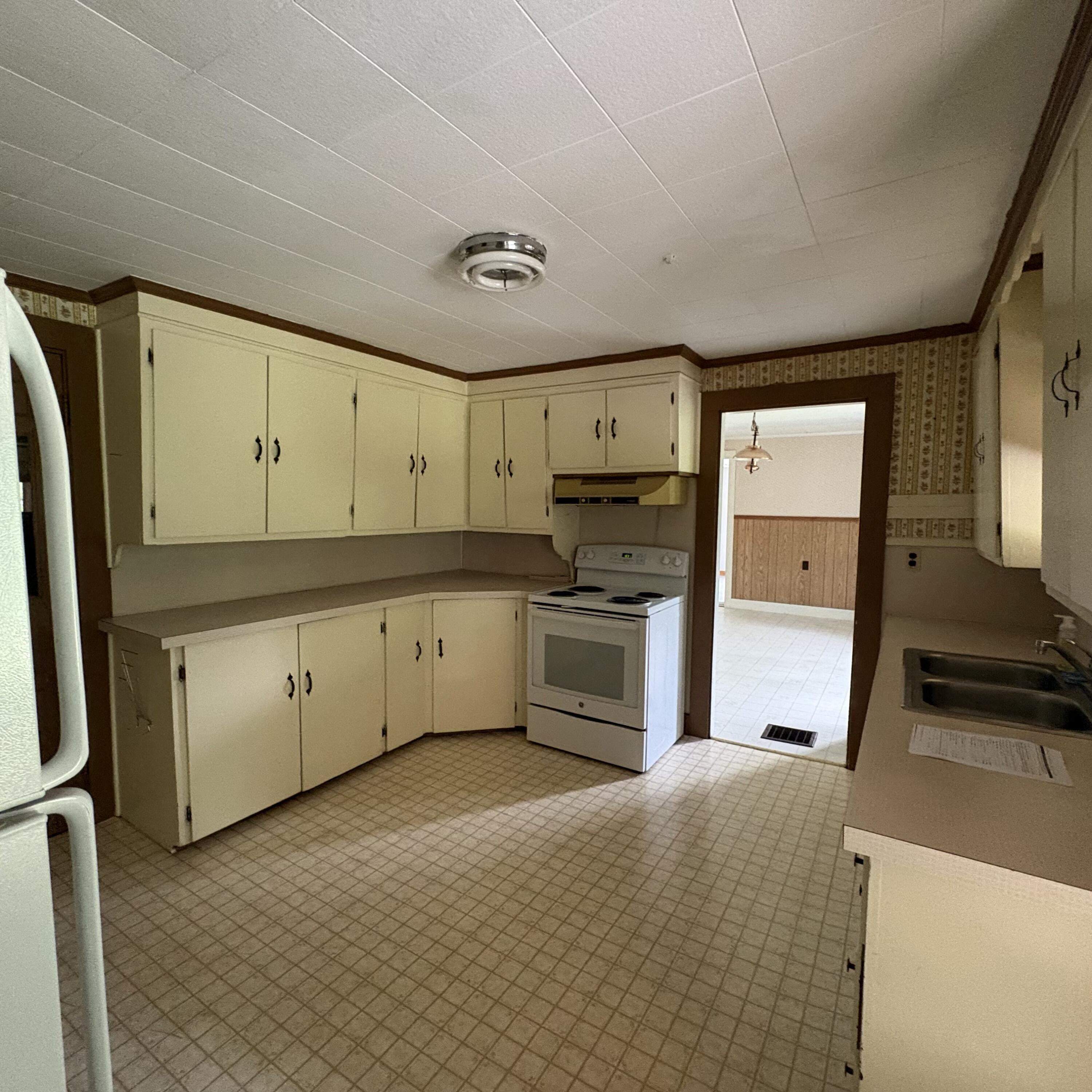 1077 Chadbourne Road Property Photo 10