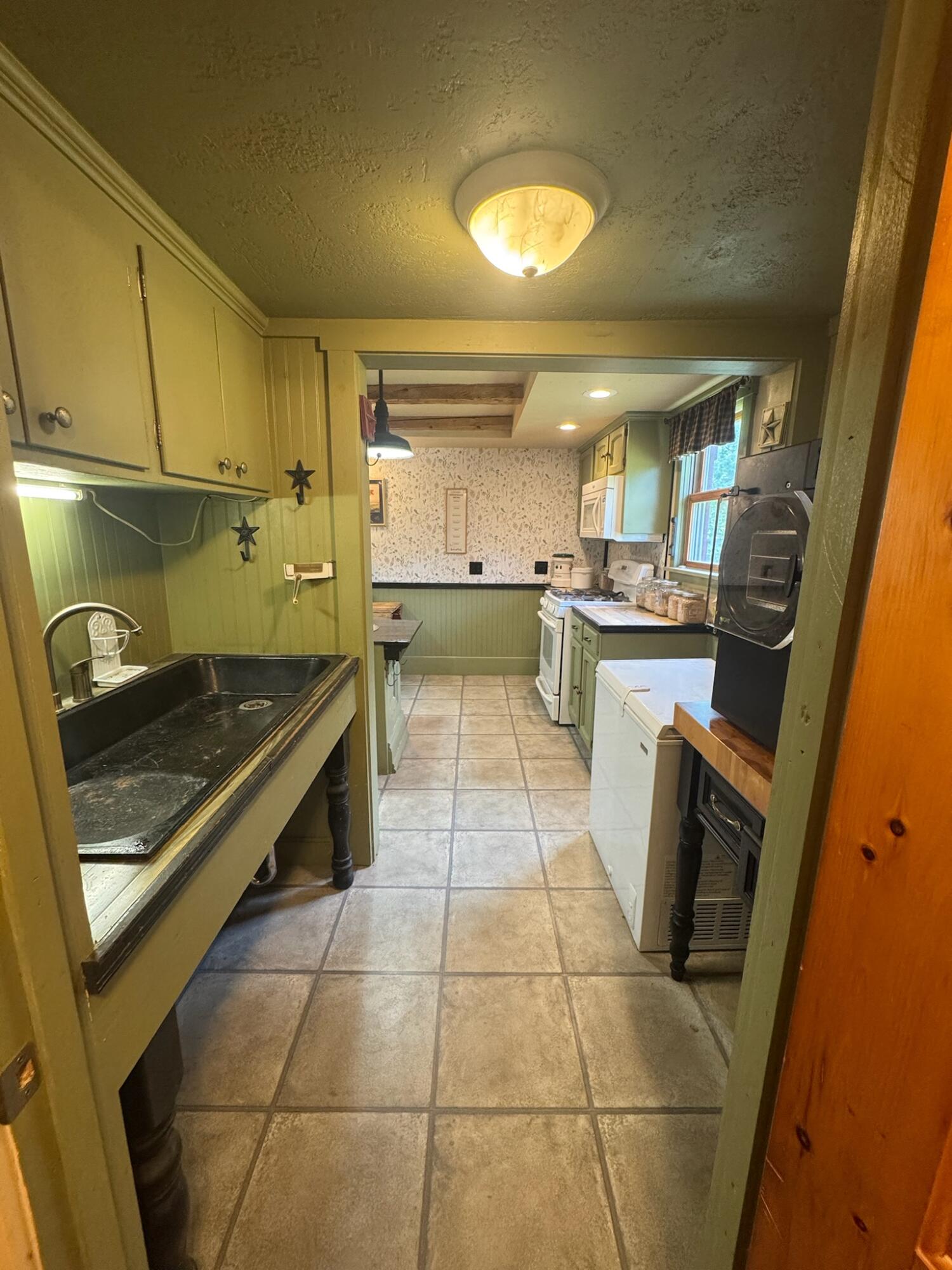 20 Charlotte Road Property Photo 23