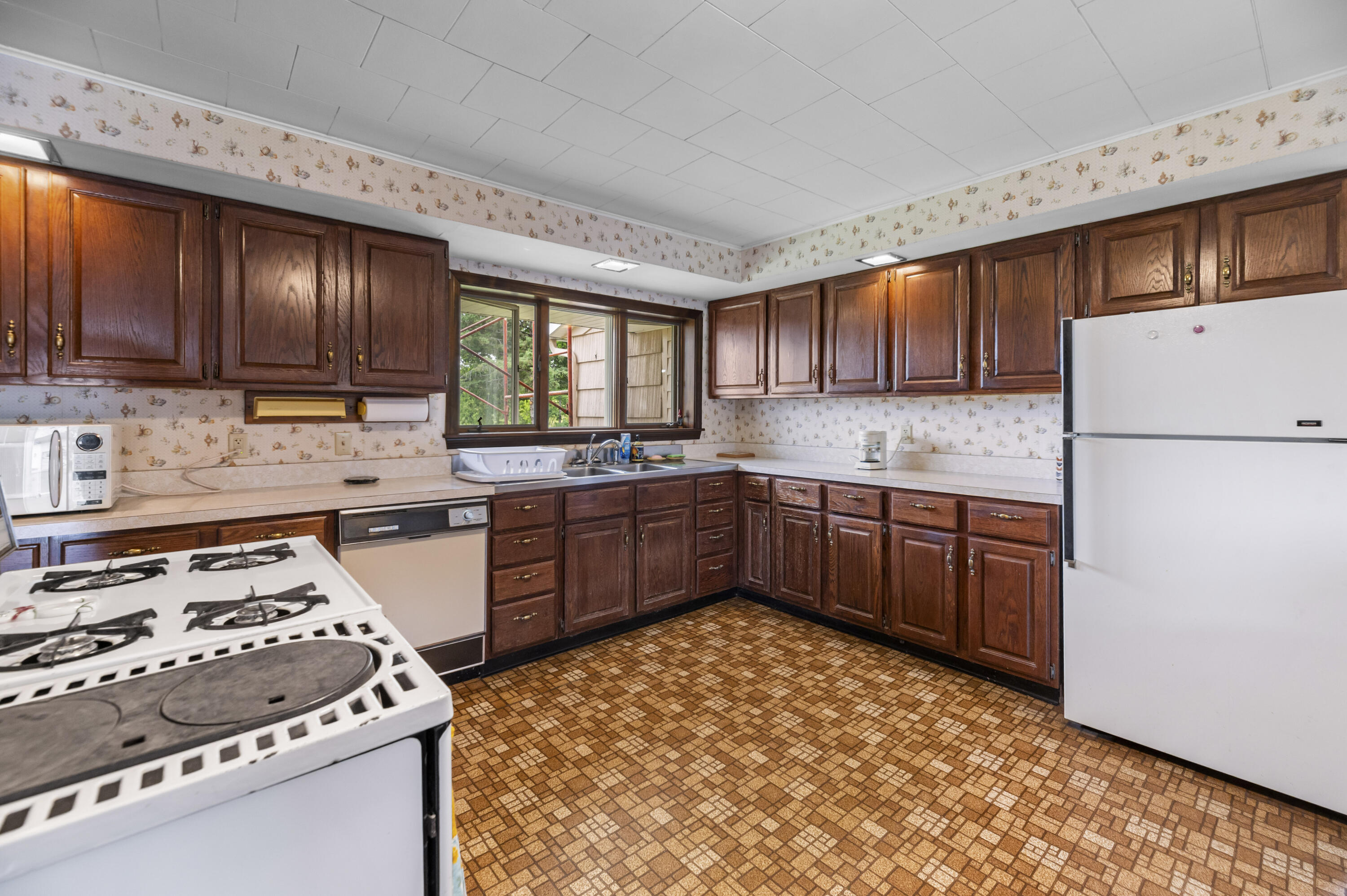 232 Wharff Road Property Photo 4