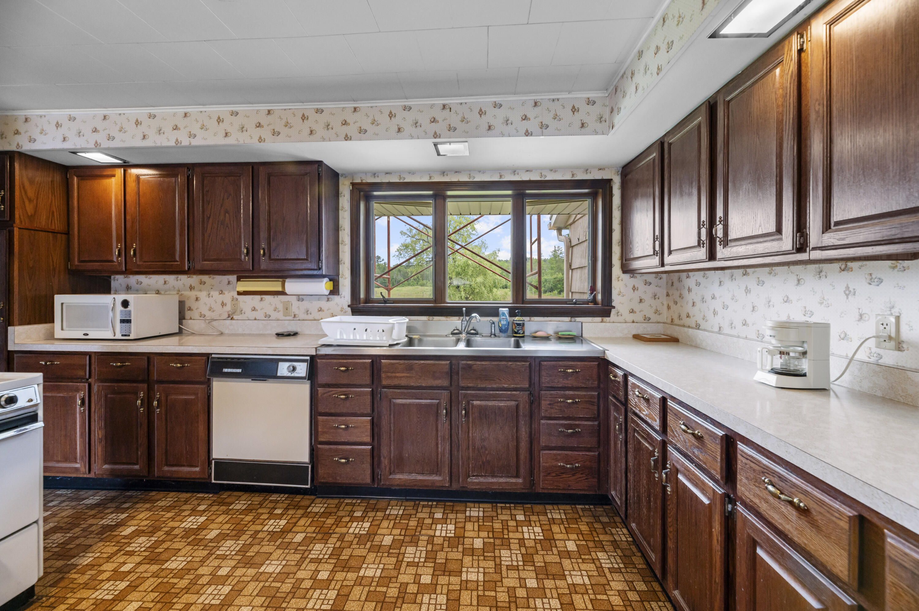 232 Wharff Road Property Photo 5